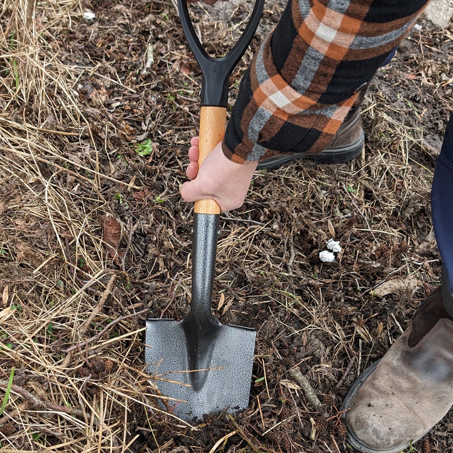 Vanga da giardino in acciaio BAU da giardino con manico in legno e manico (mini pala per vanga da 67 cm con bordo e manico a D)