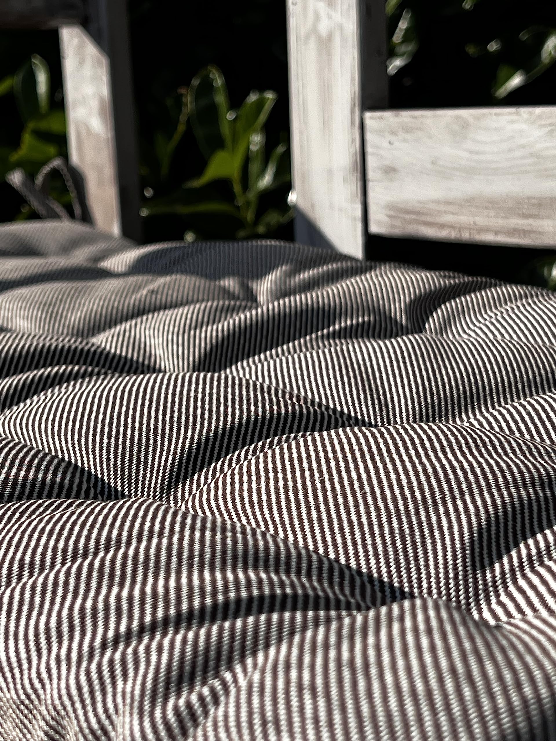 Brandsseller Coussin de Banc 120x40x4 cm – Coussin pour Banc de Jardin et Banc de Salle à Manger – Imperméable, Facile d’Entretien & rembourré – Usage intérieur & extérieur – Blanc/Marron rayé