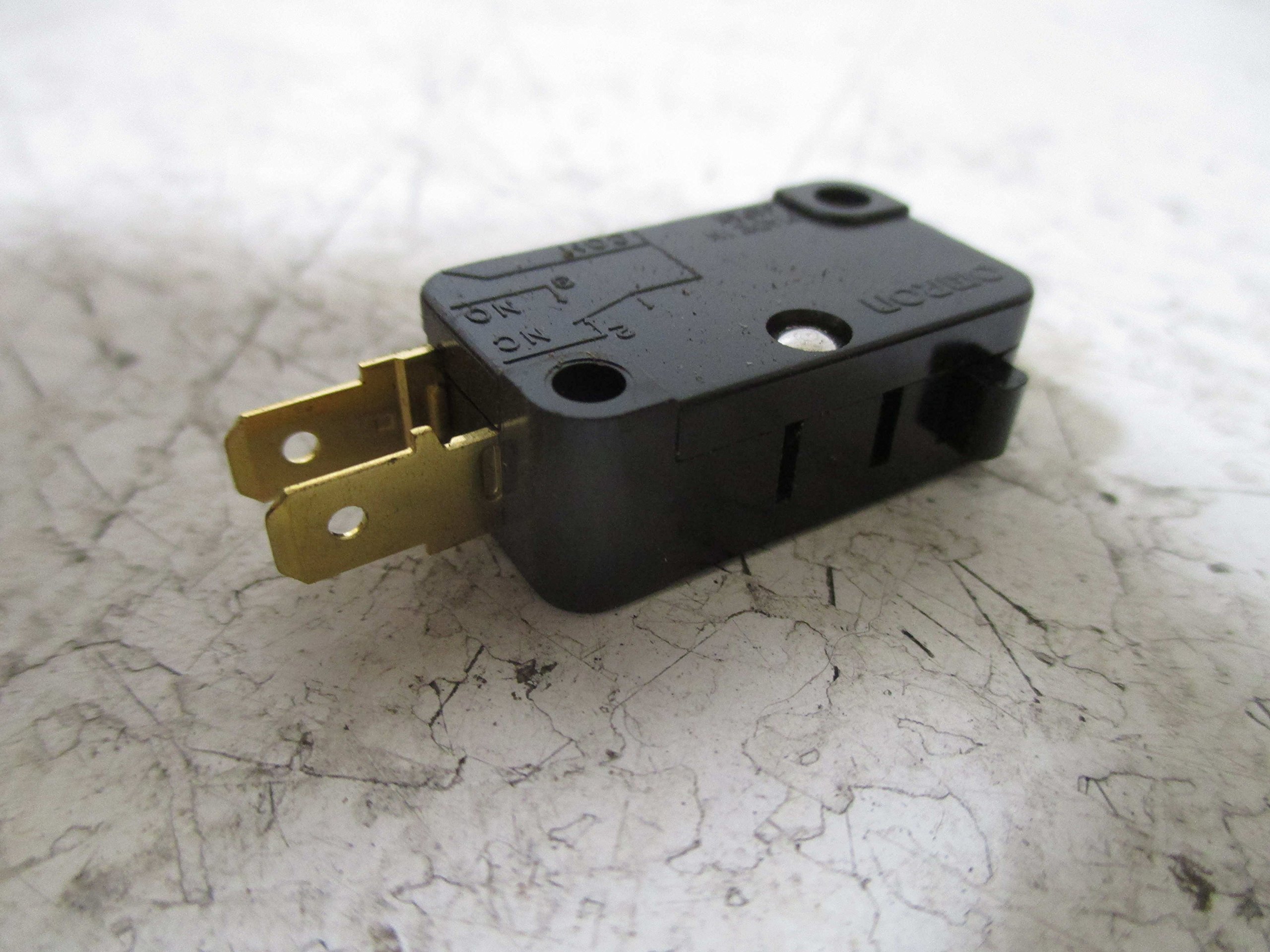 V-15G-1C25-K, Switch Snap Action N.O./N.C. SPDT Pin Plunger Quick Connect 15A 250VAC 250VDC 372.85VA 1.96N Screw Mount (25 Items)