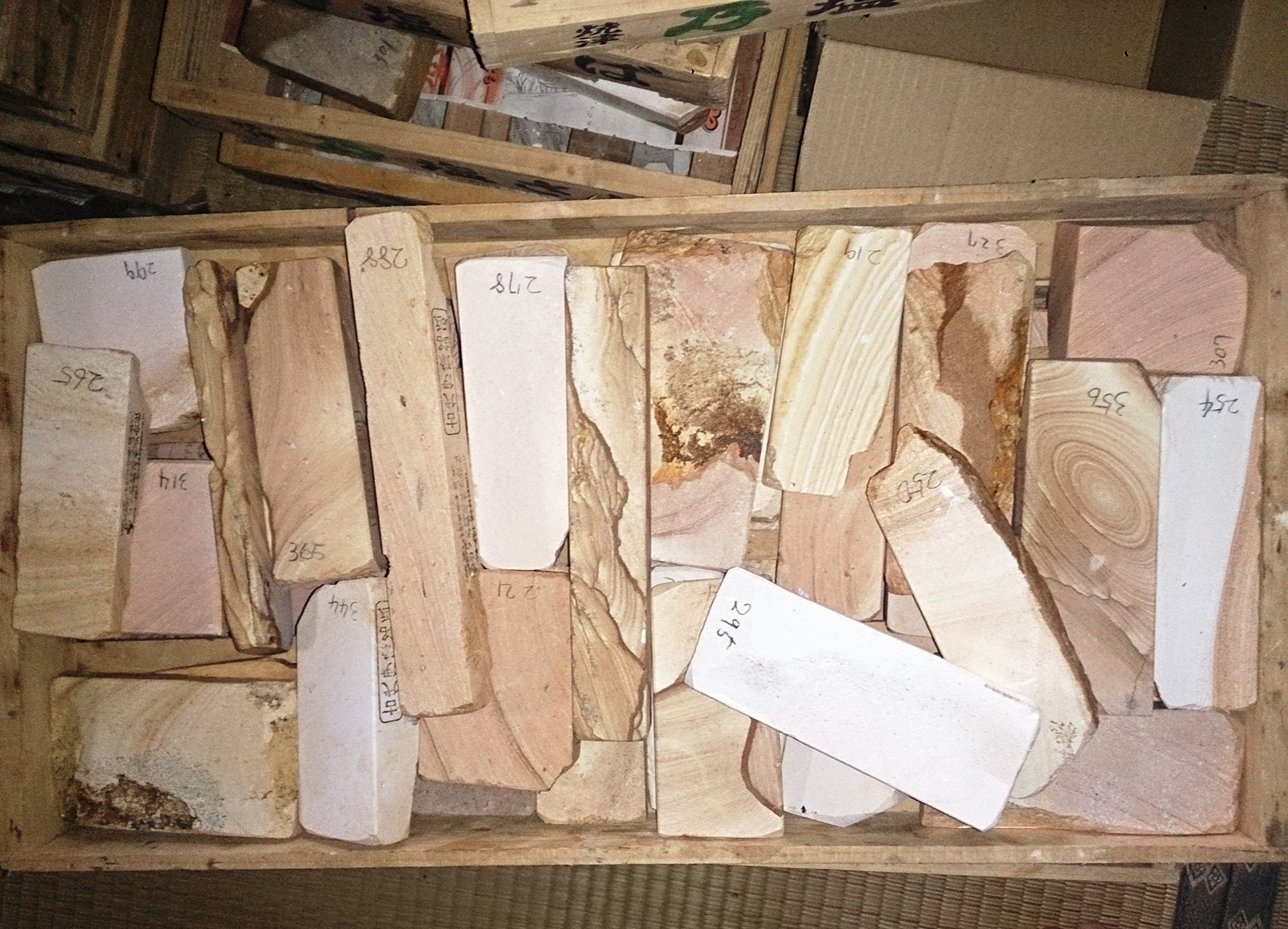 希少品さざれ砥石さざれ銘砥伊豫銘砥3点セット桜 2000 4000 希少品さざれ砥石さざれ銘砥伊豫銘砥3点セット桜 2000 4000