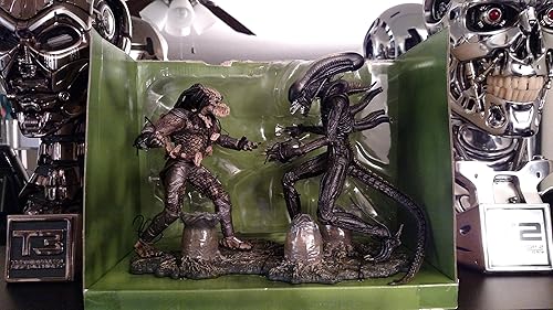McFarlane Toys Movie Maniacs Series 5 Deluxe Boxed Set Alien & Predator