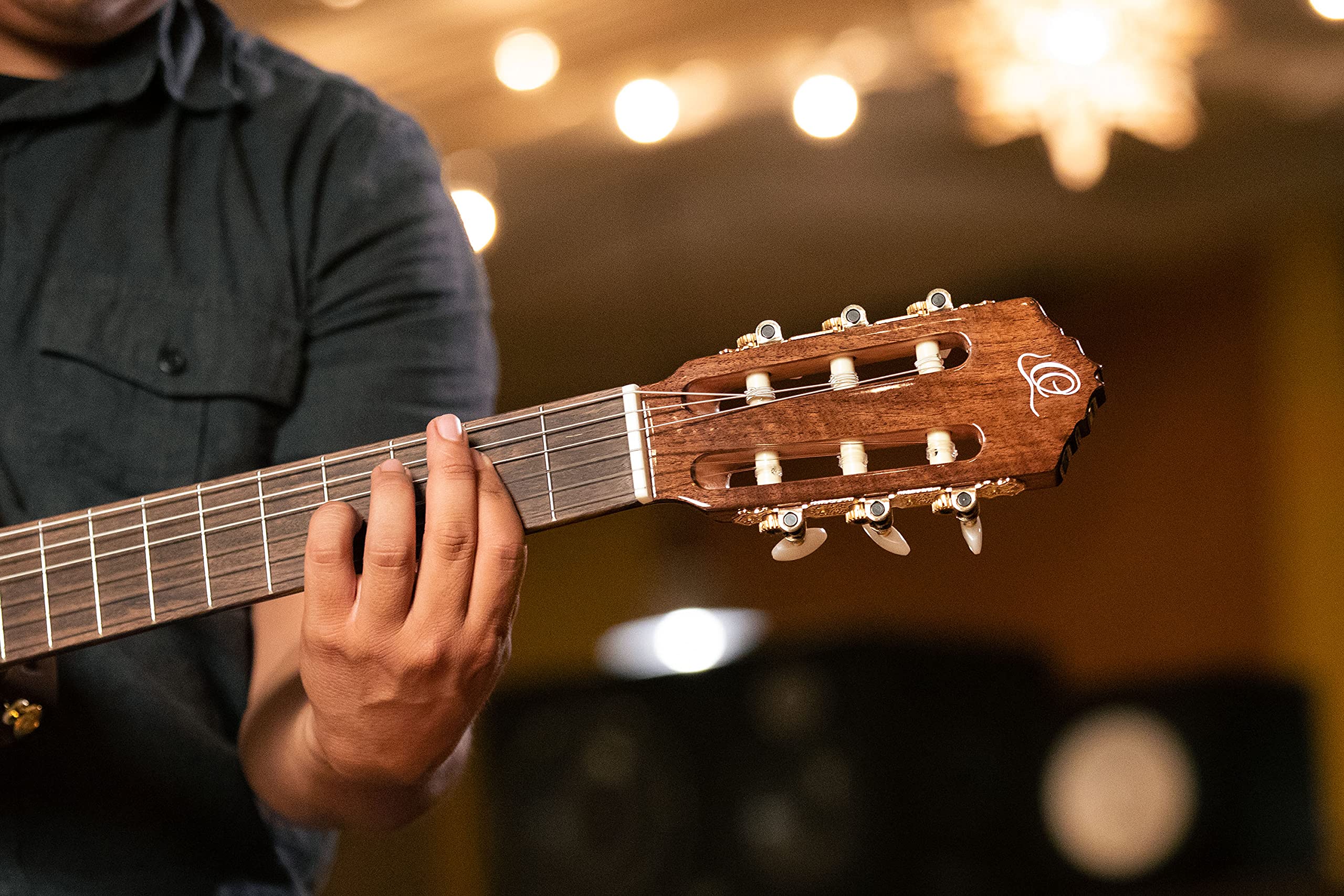 Ortega Guitars Performer Series Chitarra Acustica-Elettrica, con Corde in Nylon, 4/4M Manico Medio, con Borsa, Walmut