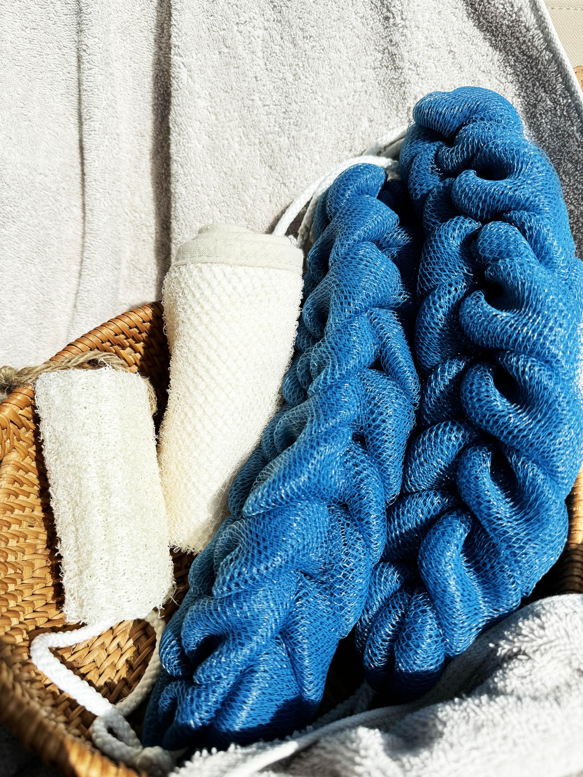 Esponja larga y elástica con asas de cuerda, esponja de malla exfoliante para el cuerpo, exfoliante y trenzado para hombres y mujeres (paquete de 2, azul)