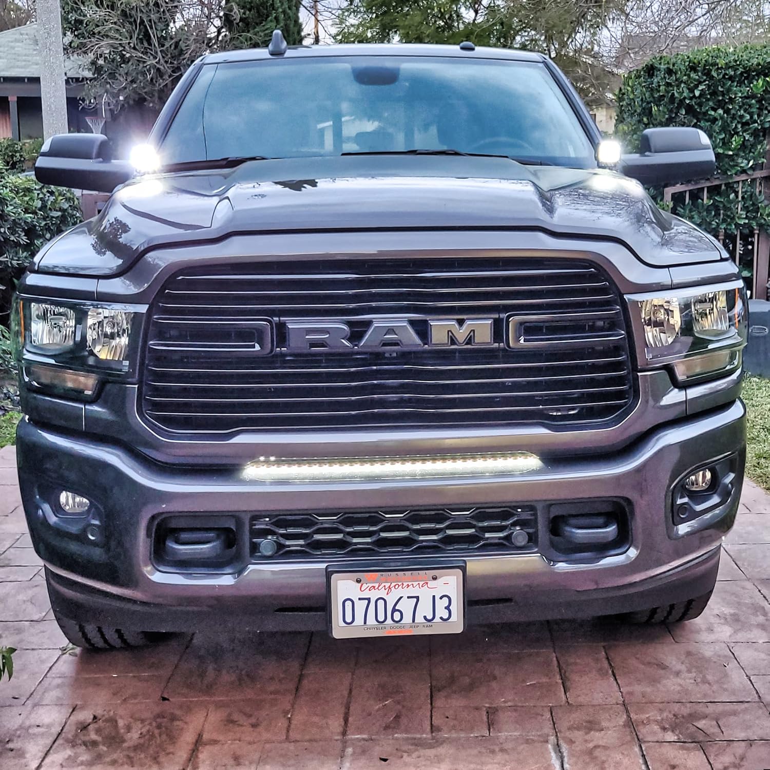 M&R Automotive 30" Grill LED Lightbar with Mounts and