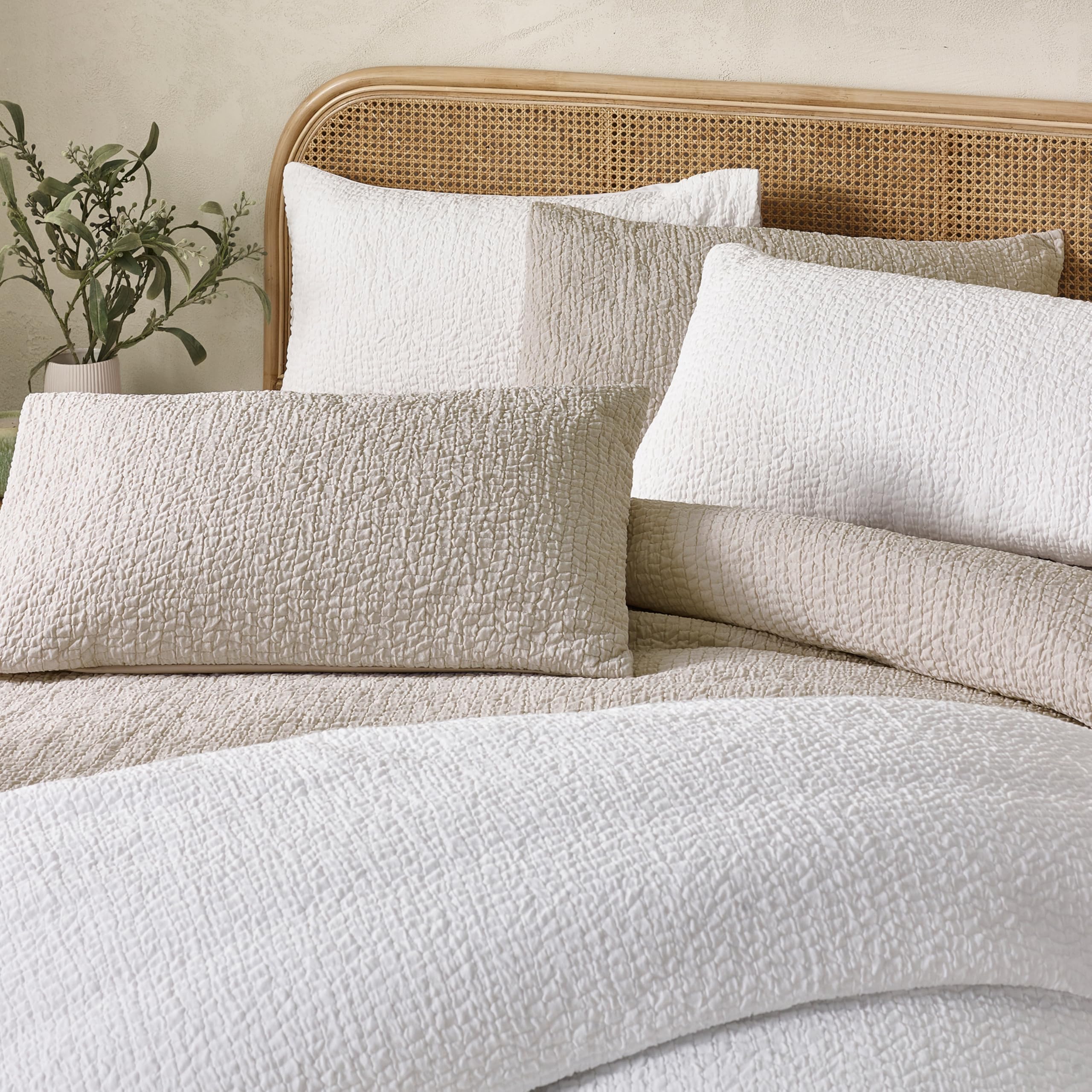 Catherine Lansfield Crinkle Seersucker Super King Duvet Cover Set including Pillowcases Natural - Image 4