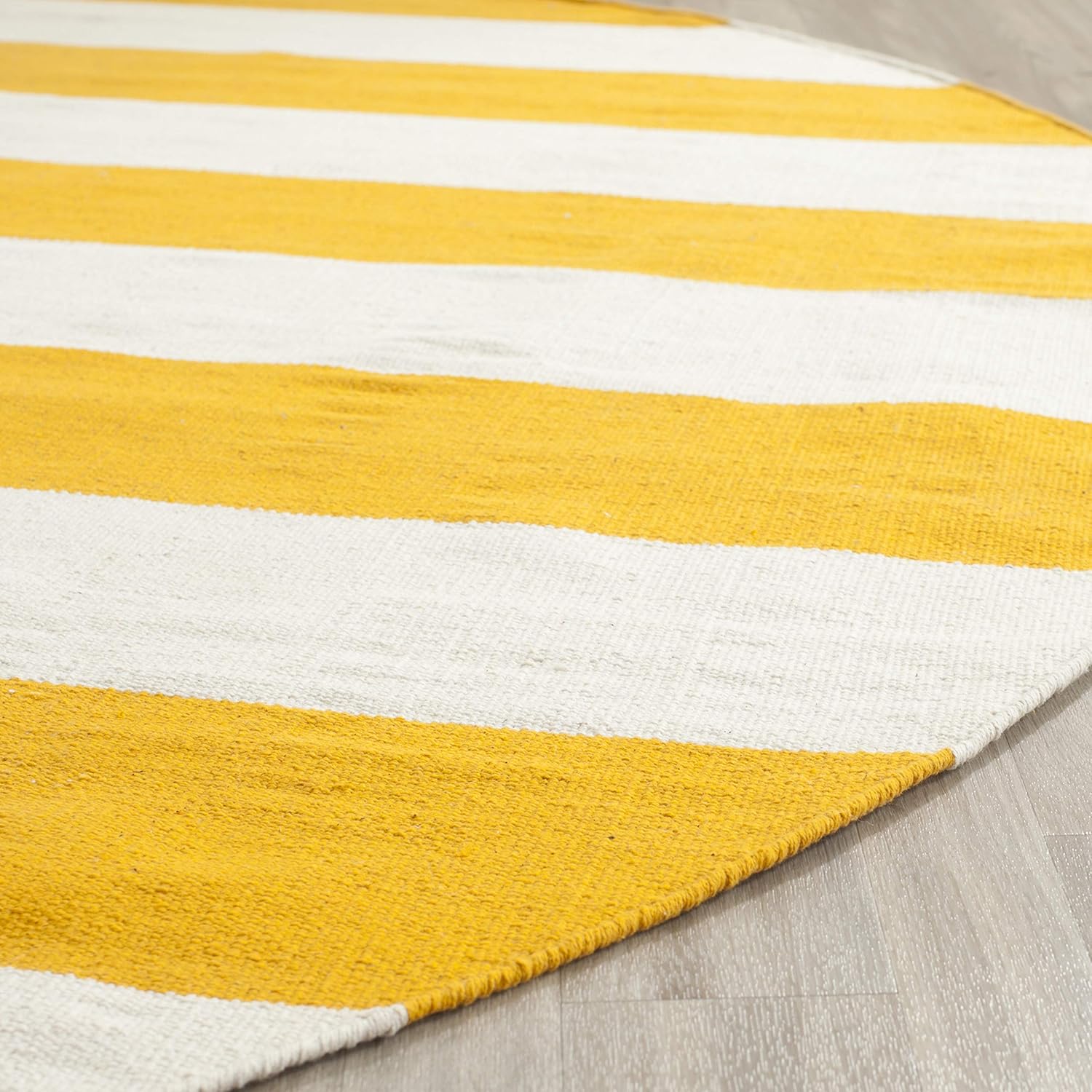 SAFAVIEH Montauk Collection 3' Round Yellow/Ivory MTK712A Handmade Flatweave Boho Farmhouse Cotton Stripe Entryway Foyer Living Room Bedroom Kitchen Area Rug