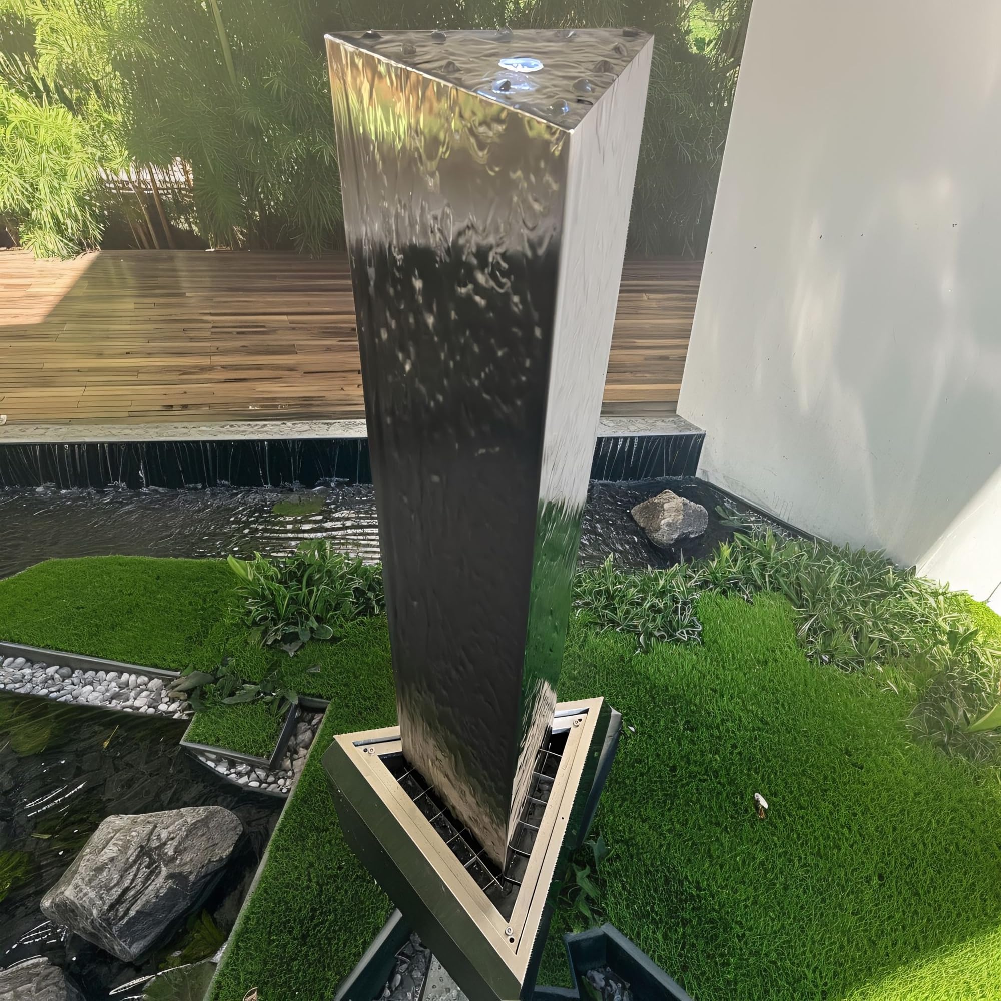 Köhko® Dreieckige Säule H200cm mit integrierte LED-Beleuchtung auf Dreieckige Edelstahl Becken Matte Gartenbrunnen aus Edelstahl