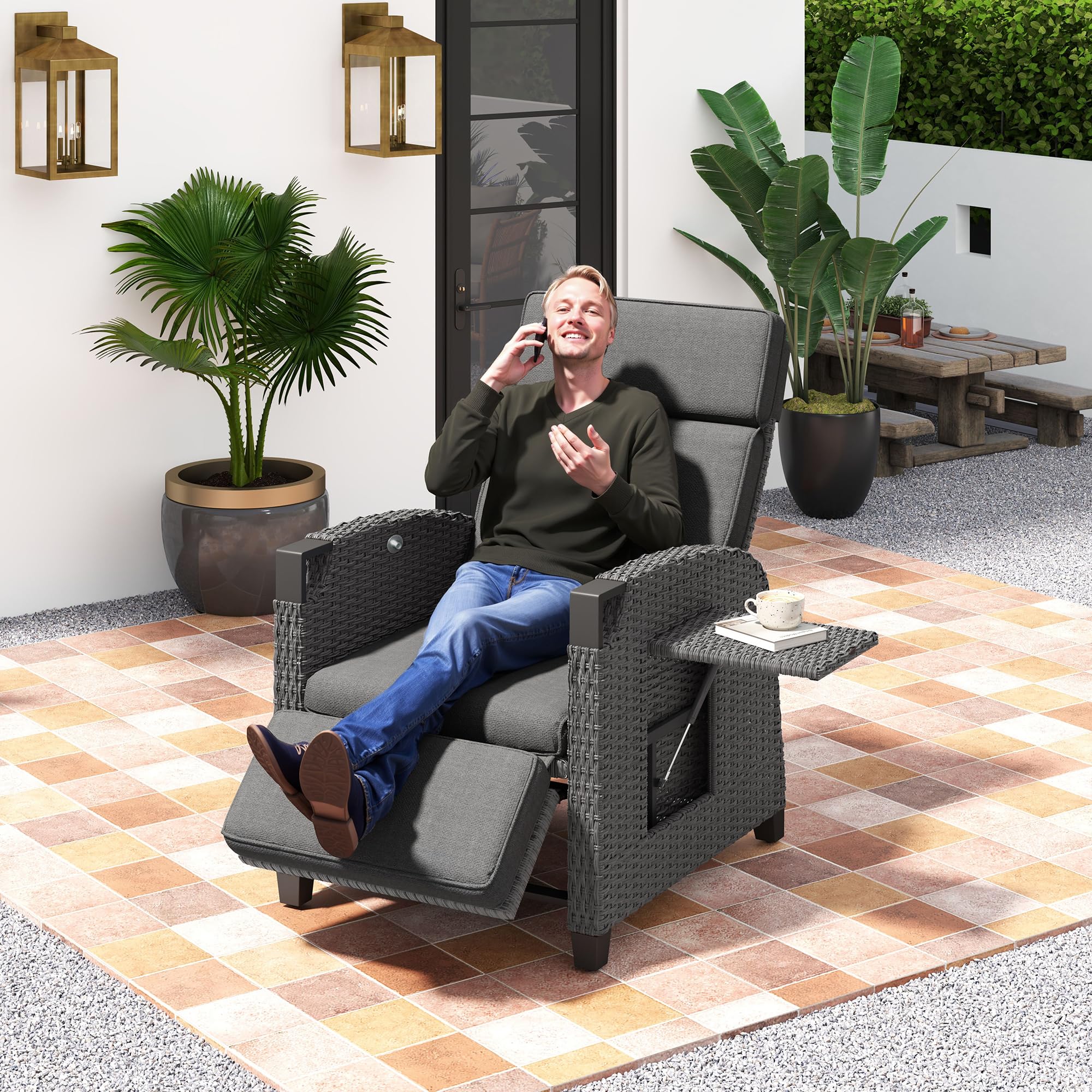 Amopatio Relaxliege Liegesessel, Rattan Sonnenliege mit Verstellbar Rückenlehne und Klapptisch, Outdoor Gartensessel wetterfestes, für Terrasse, Garten, Balkon – Grau