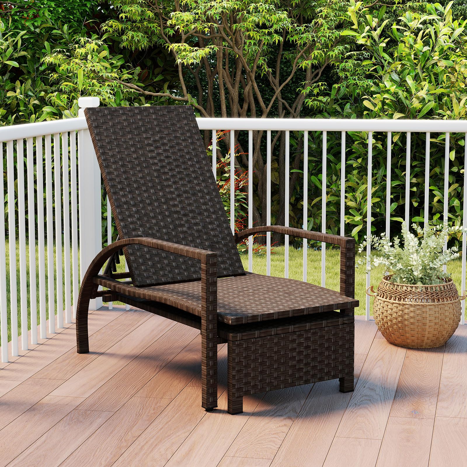 LIFEZEAL Sonnenliege wetterfest, Gartenliege mit 6-Fach Verstellbarer Hochlehne, Liegestuhl Rattan mit ausziehbarer Fußstütze & Armlehnen, Rattanliege bis 180 kg belastbar, Braun