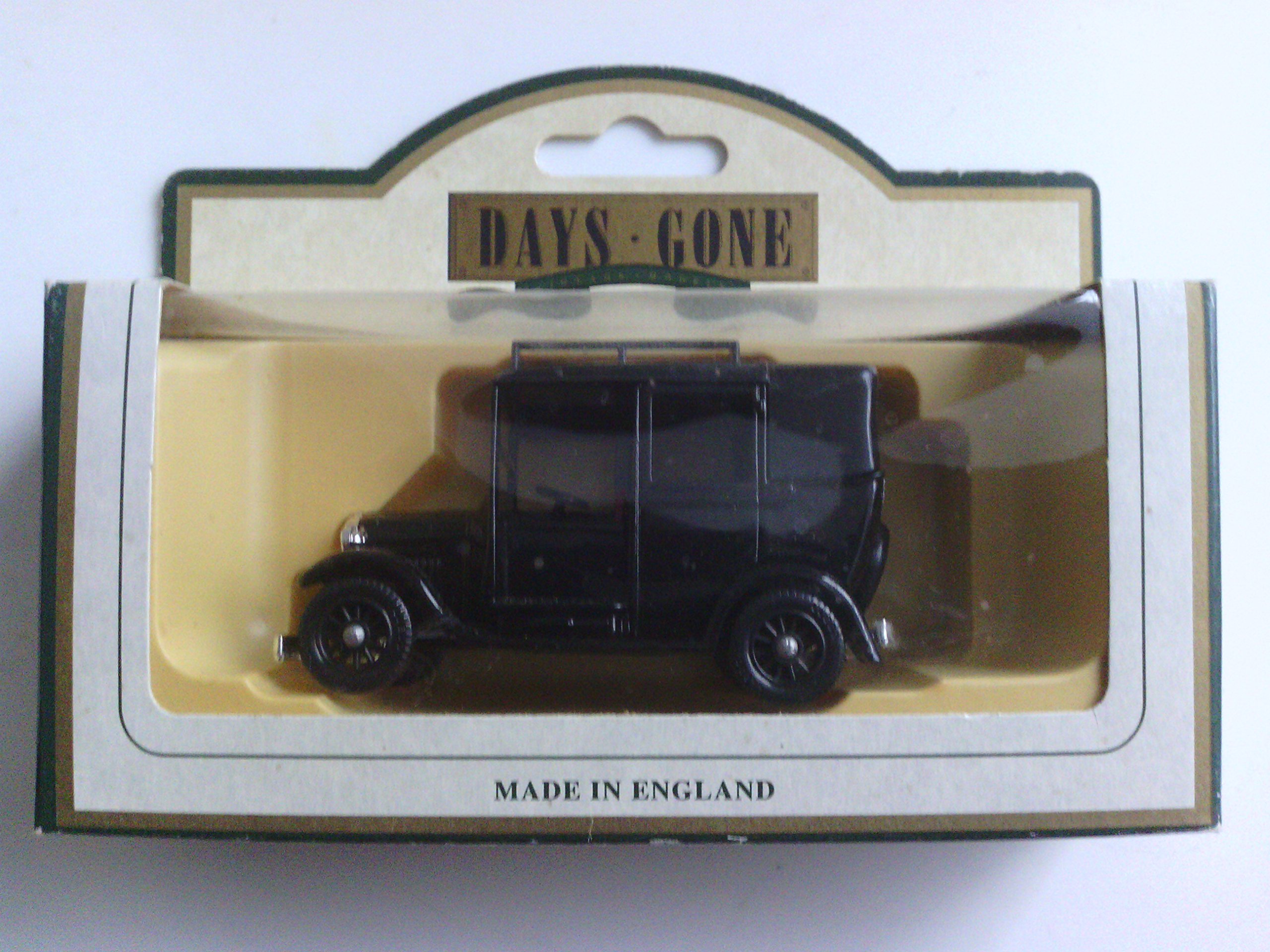 Days GoneLLEDO MADE IN ENGLAND 47001/1933 BLACK TAXI MODEL MINT NEVER BEEN OUT OF BOX SOME WEAR TO BOX BECAUSE OF AGE AS SEEN IN PHOTOS