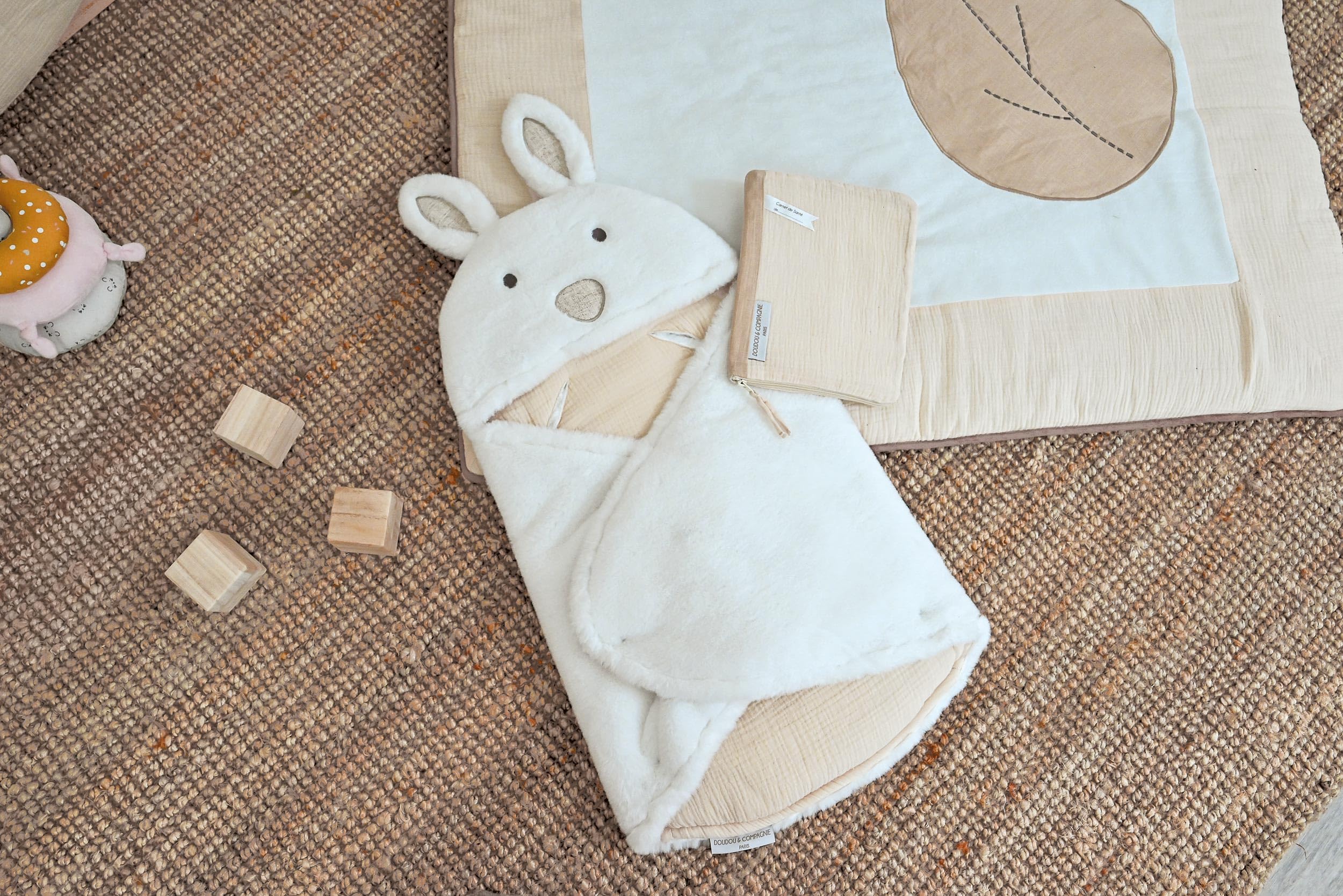 DOUDOU ET COMPAGNIE - Tapidou Beige HAPPY WILD - 100 x 100 cm - Per neonati 0-6 mesi -Tappeto di risveglio confortevole per gioco e abilità - Tappeto imbottito adatto al parco - Regalo di nascita -