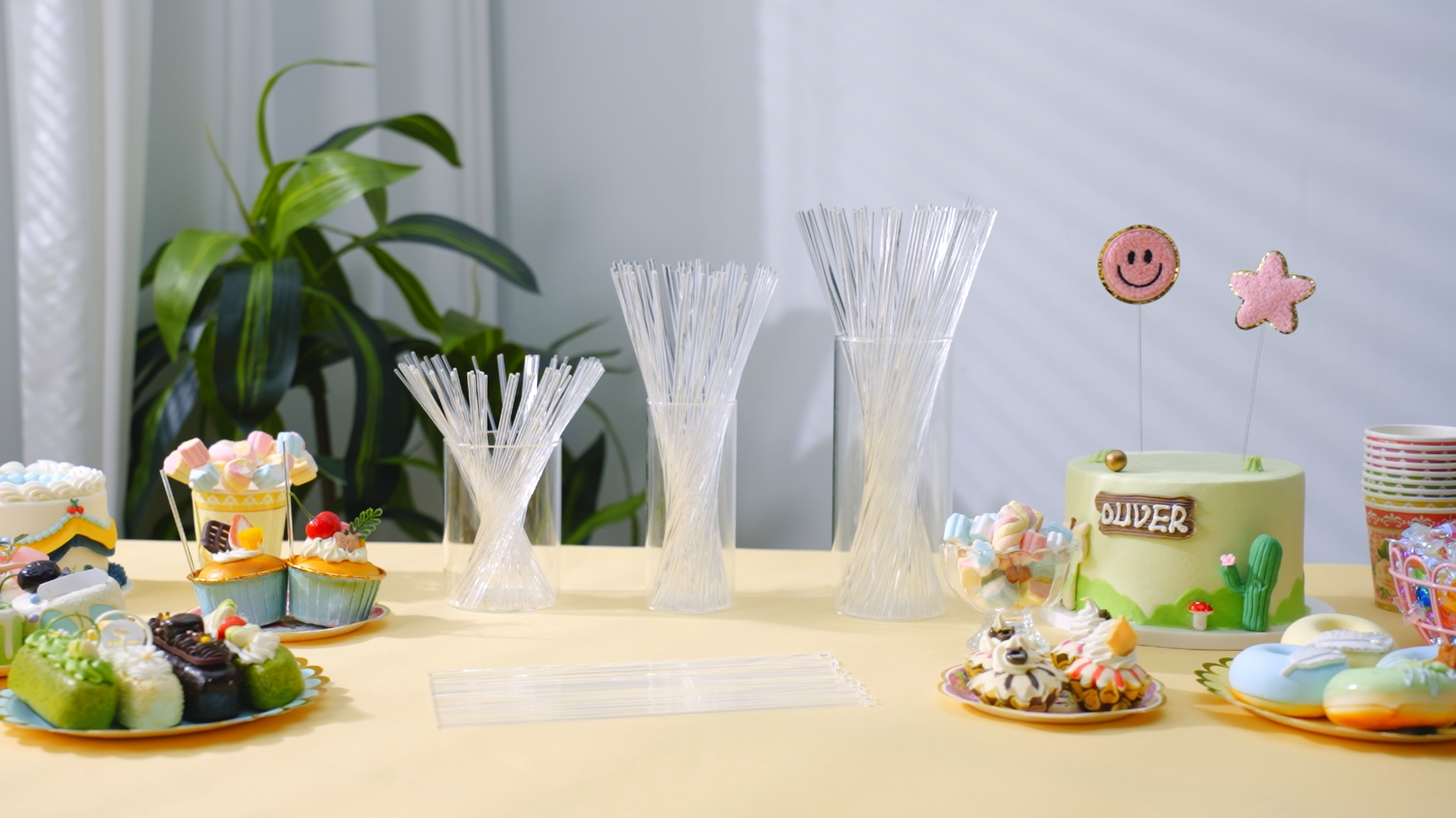 Image of Vicenpal 30 Pcs 16 Inch Clear Acrylic Rods 2 mm Plant Stakes Acrylic Dowel Rods Plant Support Stakes Round Strip Sticks for Party DIY Crafts Decorations Gardening