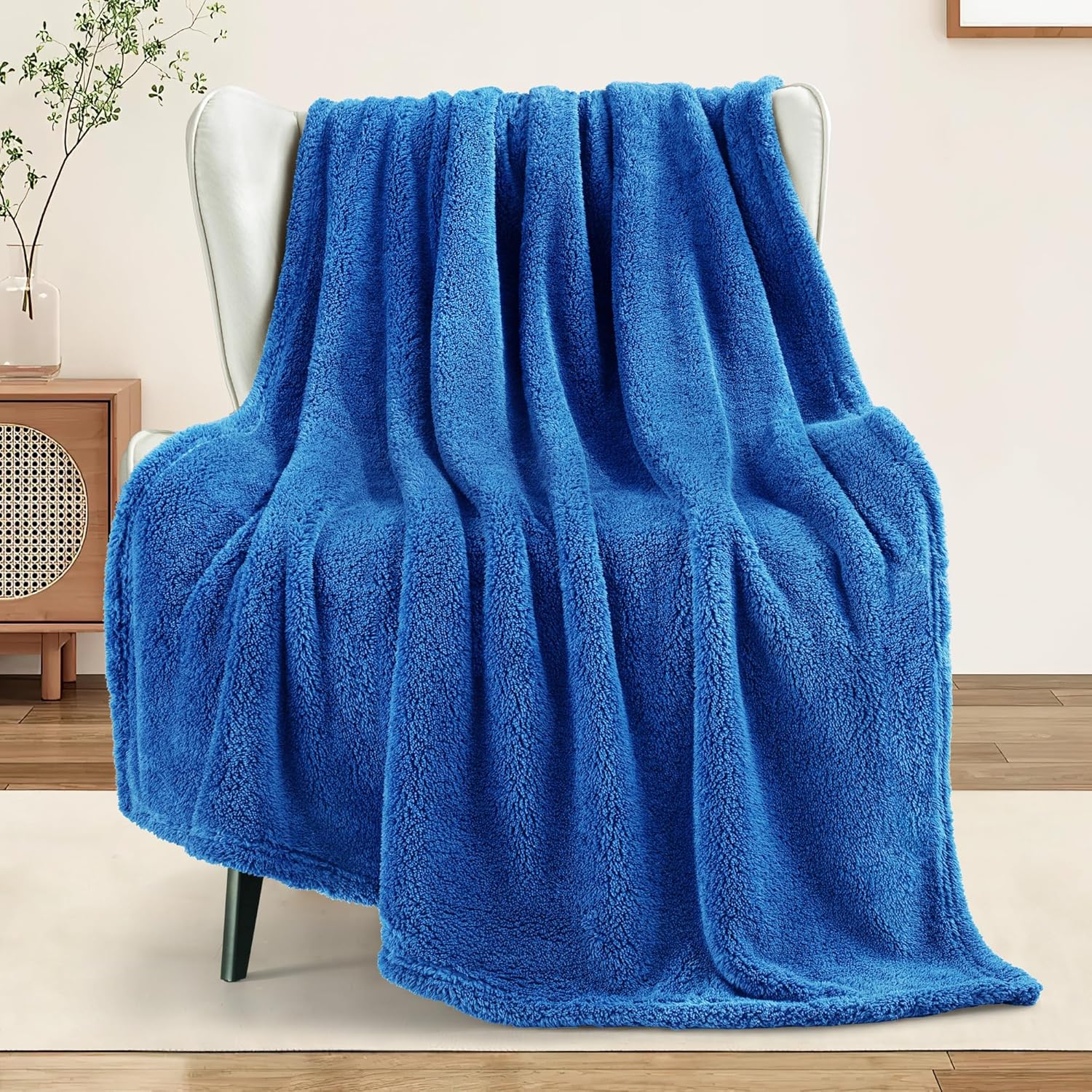 Exclusivo Mezcla Soft Fleece Throw Blanket for Couch, Super Soft Velvet Plush Fleece Blankets, Fuzzy Cozy and Warm for Winter, 50x60 Inches, Cobalt Blue