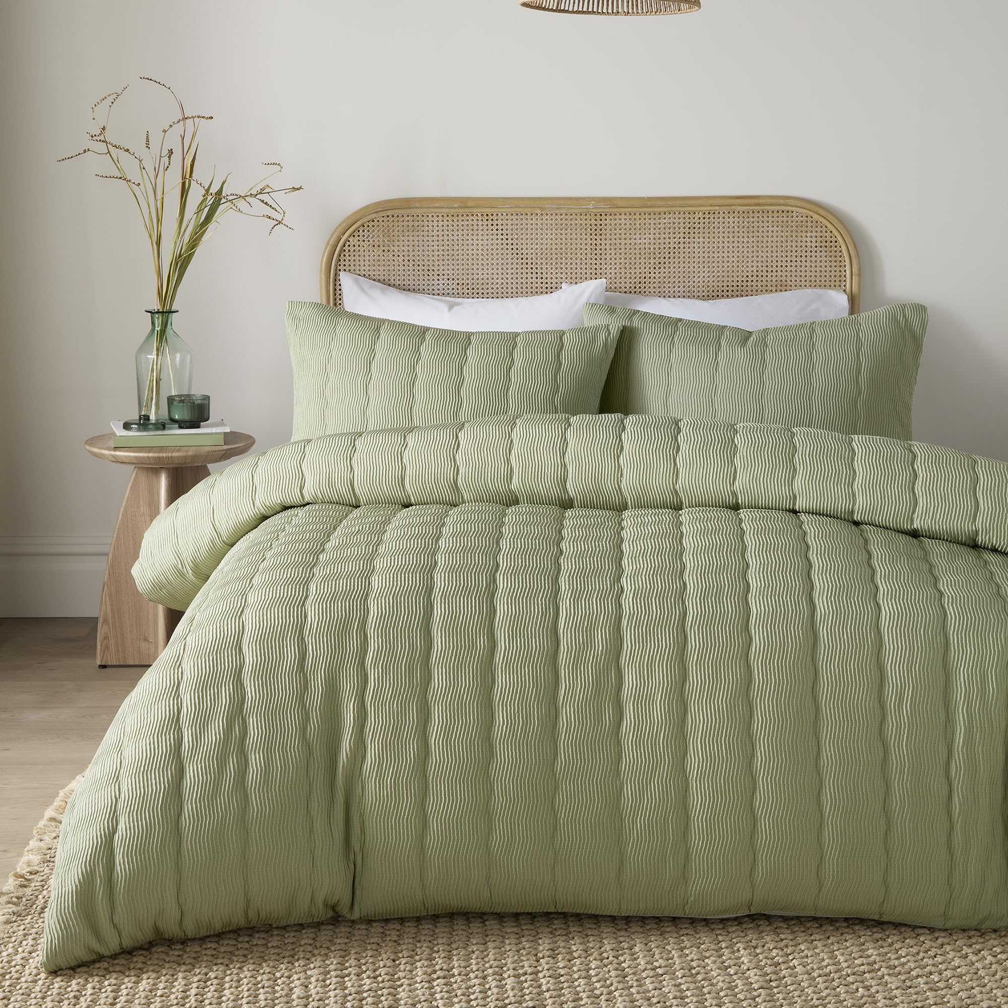 Serene Crinkle Wave Green Duvet Cover Set King – Minimalist Bedding – Jacquard Recycled Polyester – Includes 1 Duvet Cover (220 x 230cm) & 2 Pillowcases – Green Crinkle Wave Bedroom Set