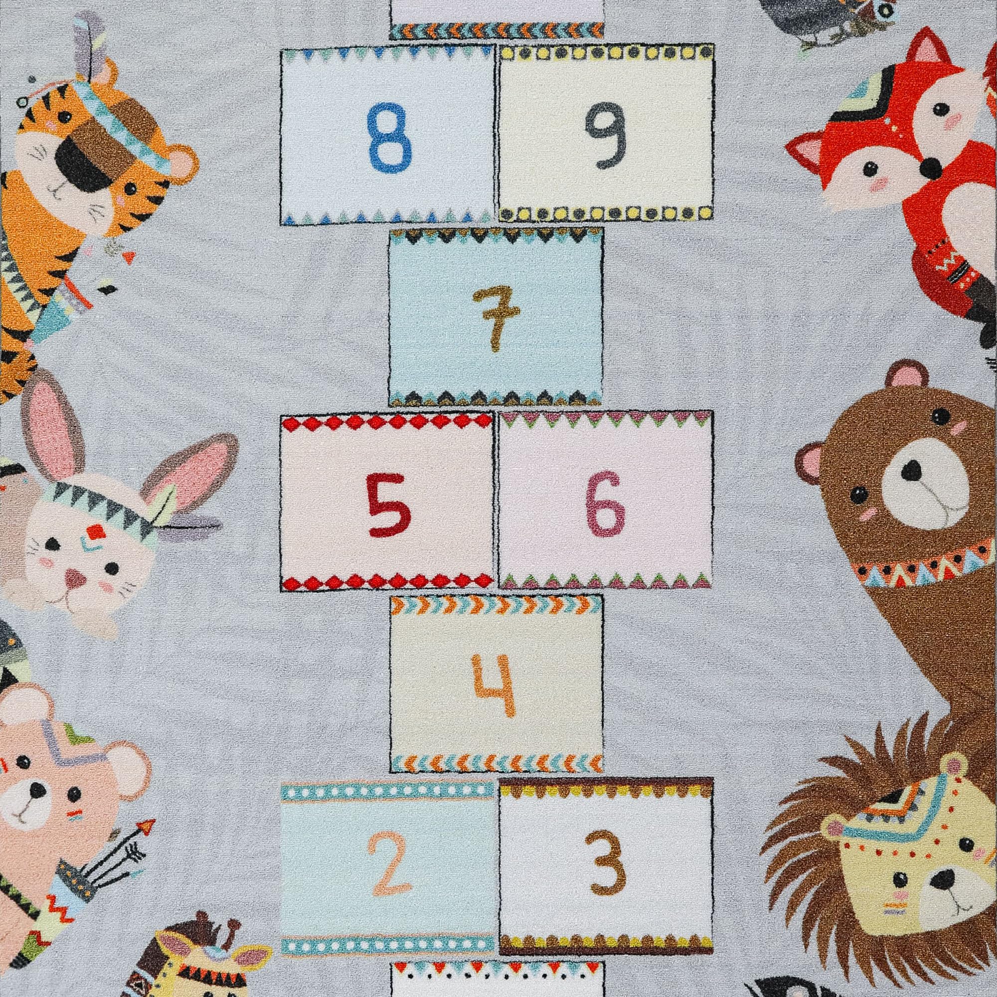 Carpettex Kinderteppich rutschfest | Himmel und Hölle Design 140 x 200 cm | Kein Abwurf | Kurzflor und Waschbarer Spielteppich für Kinderzimmer für Mädchen und Jungen | Grau, Zahlen, Löwe, Bar