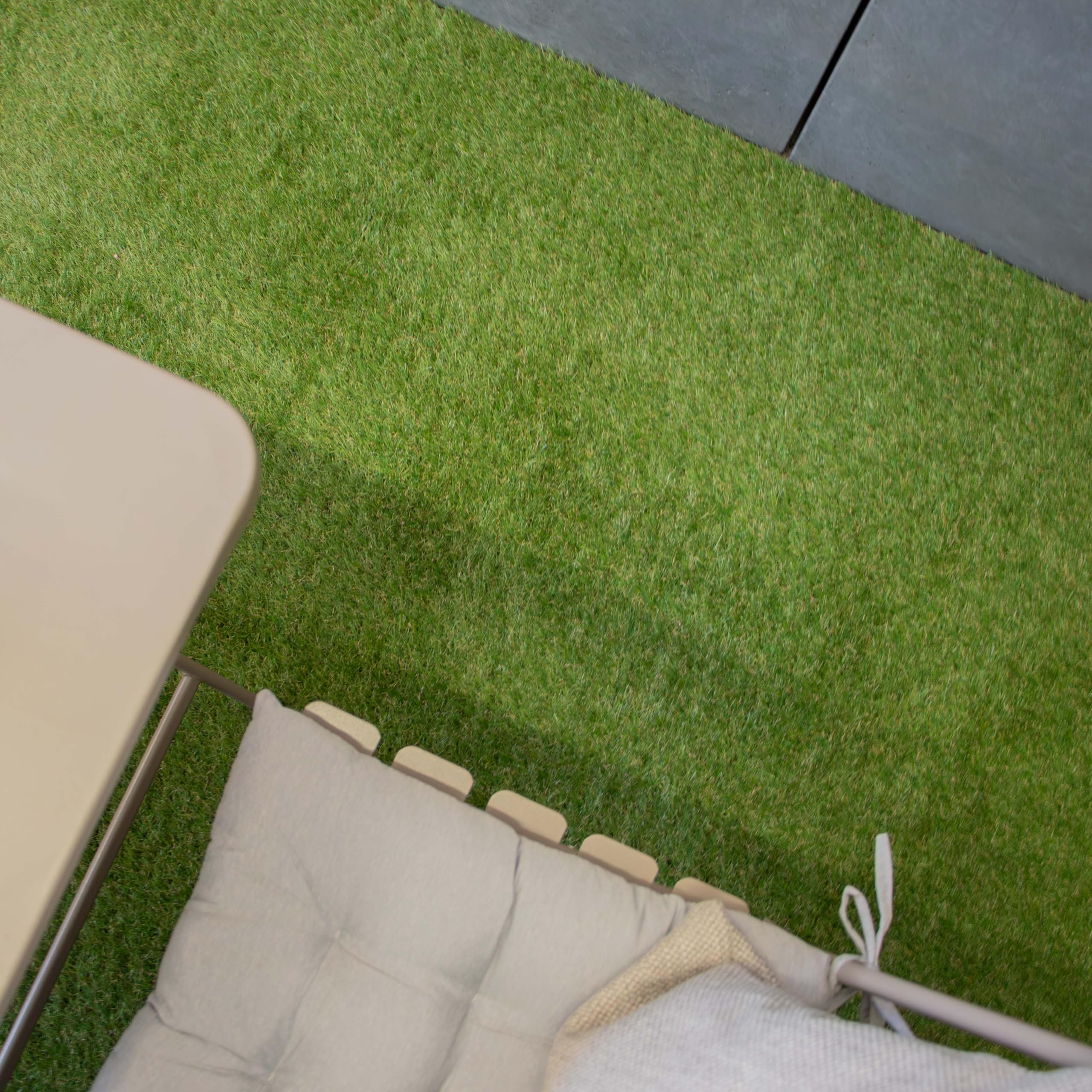 Primaflor Kunstrasen Rio | 2,00m x 6,00m | Rasen-Teppich 37mm für Garten, Balkon & Terrasse | Outdoor Bodenbelag | Wasserdurchlässig | UV-stabil | naturgetreu | kinderfreundlich
