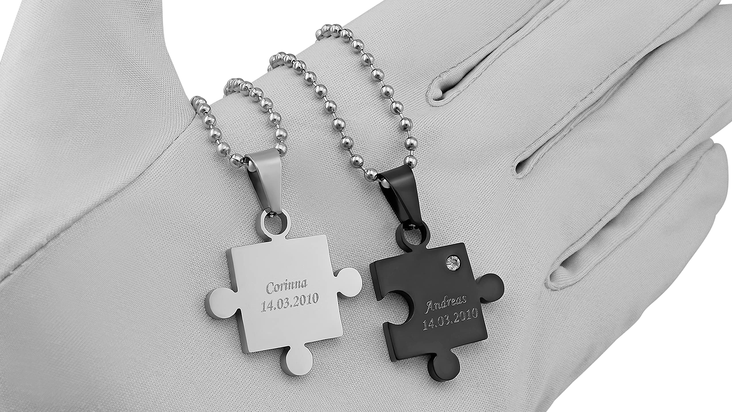2 Stück Personalisierte Kette mit Gravur Edelstahl 60 cm mit Anhänger Herz Puzzle in silber schwarz - Personalisierte Geschenke für Damen Herren Freundin Freund - Partner Halskette Sie Ihn