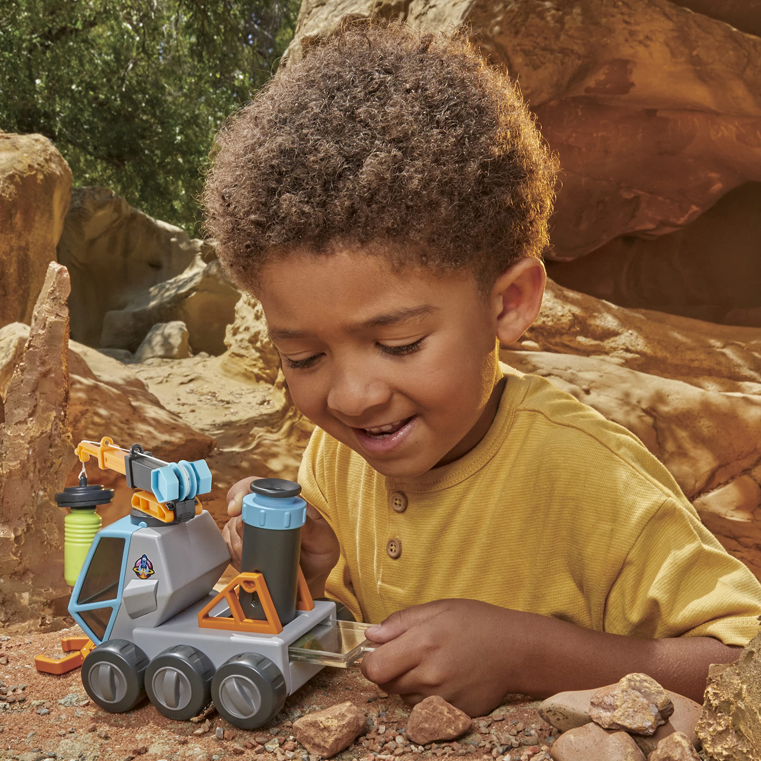Little Tikes Rover Spaziale Big Adventures; Giocattolo STEM; Include Veicolo con Microscopio, Gru Magnetica, Pinza a Gancio Estensibile e Contenitore Magnetico Mobile; Età: 3+
