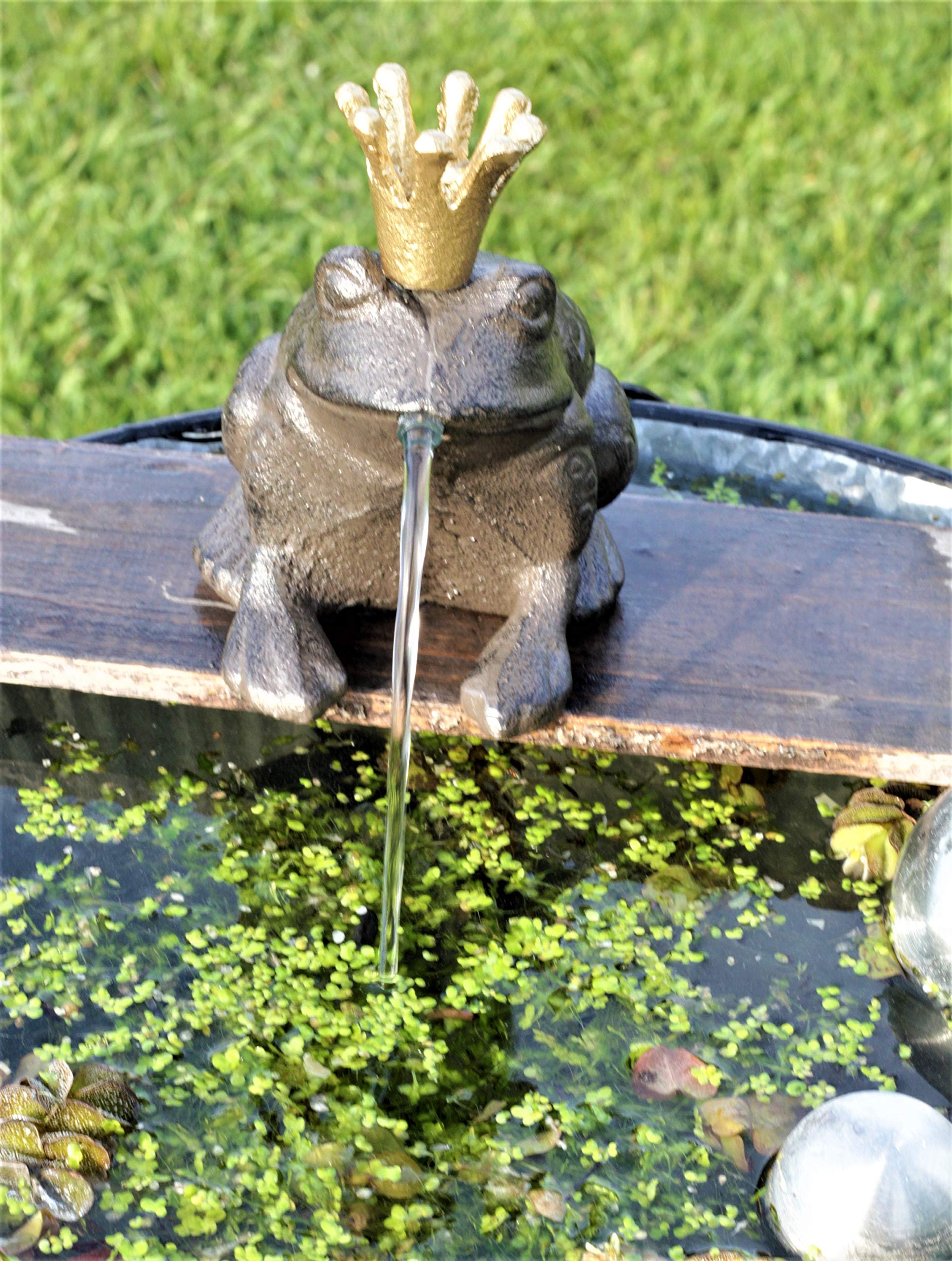 Wasserspeier Froschkönig Guß 13 cm mit Solarpumpe