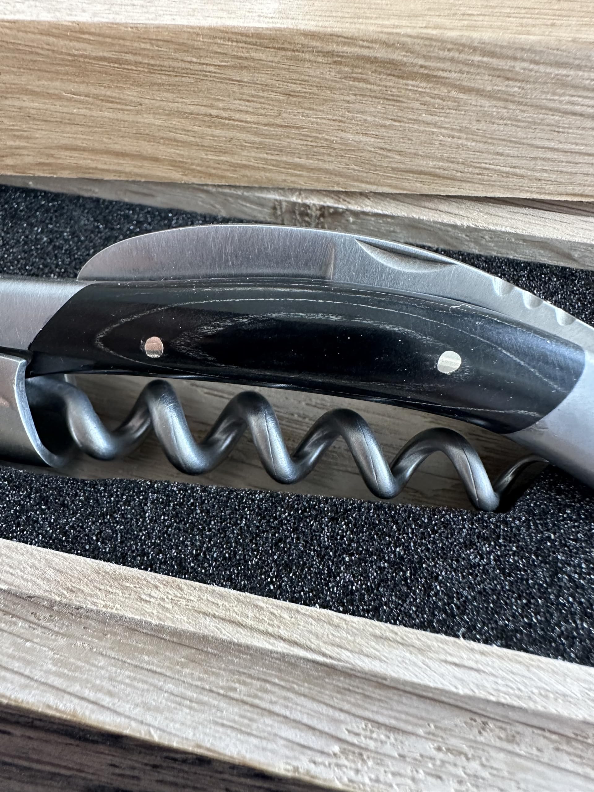 Laguiole En Aubrac Sommelier Kellner-Korkenzieher, Pakawood-Griff, Weinöffner mit Folienschneider und Flaschenöffner (schwarzes Pakawood)