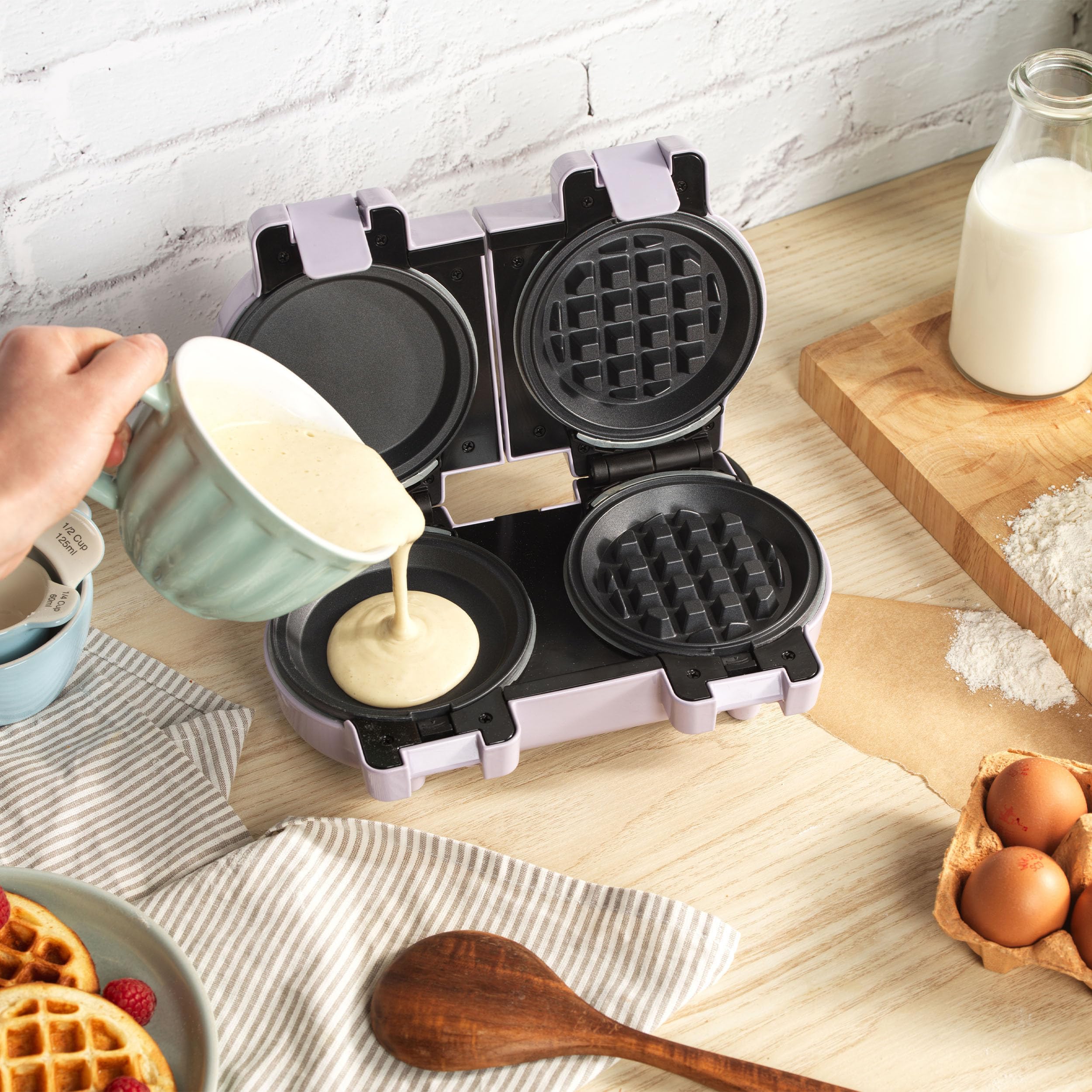 Giles & Posner Appareil de fabrication de snacks– plaques de cuisson amovibles antiadhésives, compact, inclut 4 plates pour omelettes et gâteaux, 4 à gaufres, violet pastel.