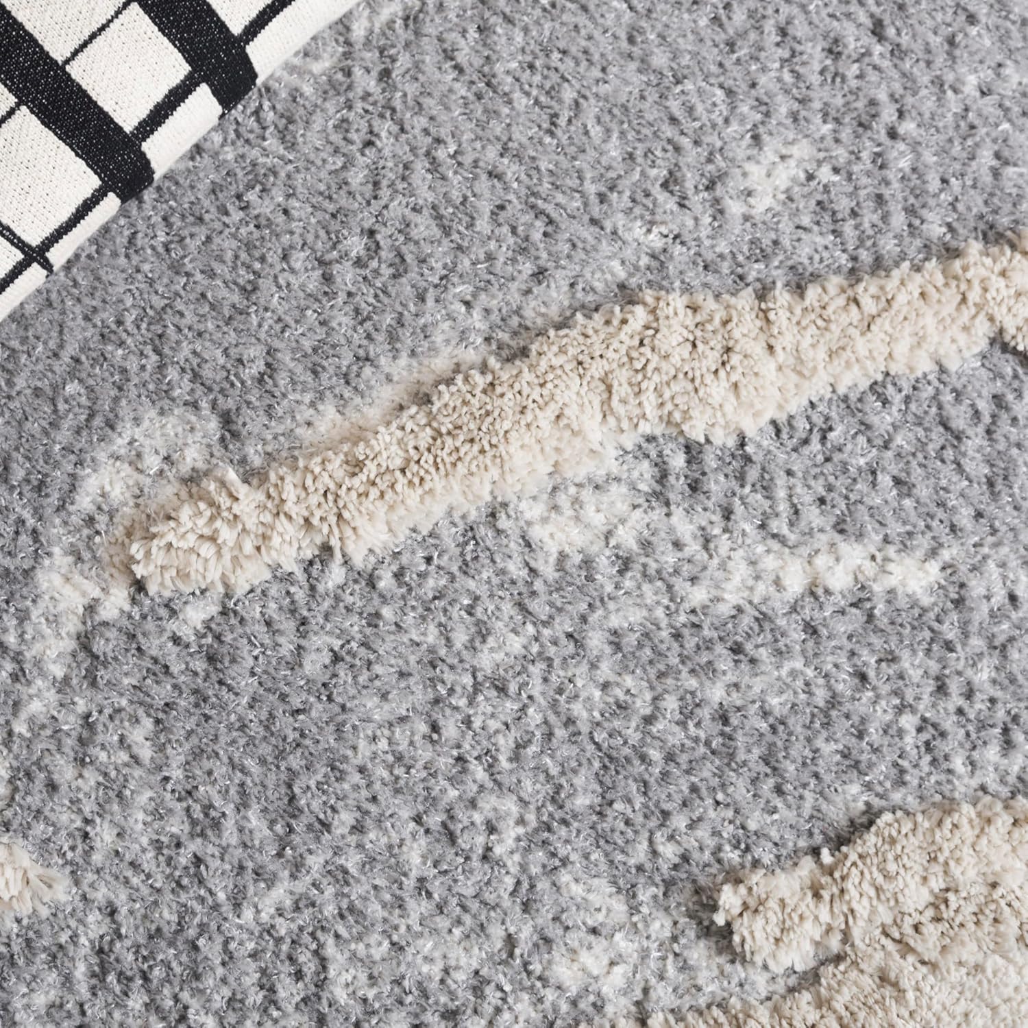 SAFAVIEH Hi-Lo Shag Collection Area Rug - 5'3" x 7'6", Grey & Light Beige, Abstract Design, Non-Shedding & Easy Care, 1.6-inch Thick Ideal for High Traffic Areas in Living Room, Bedroom (HLS204F)