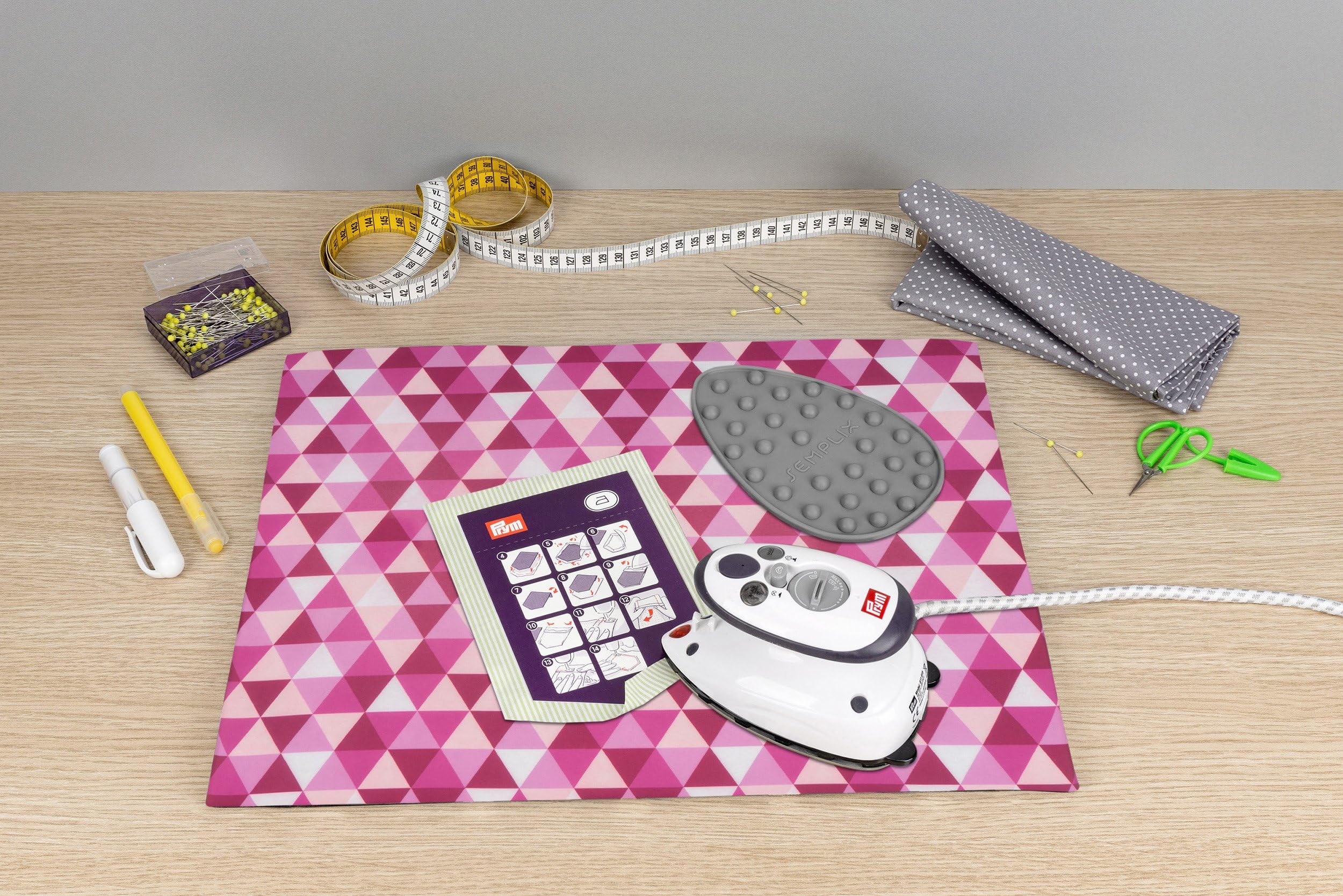 SEMPLIX Prym - Set da stiro con retro antiscivolo, 30 x 40 cm, mini vassoio da stiro 10,5 x 15,5 cm, mini ferro da stiro (bacca/rosa)