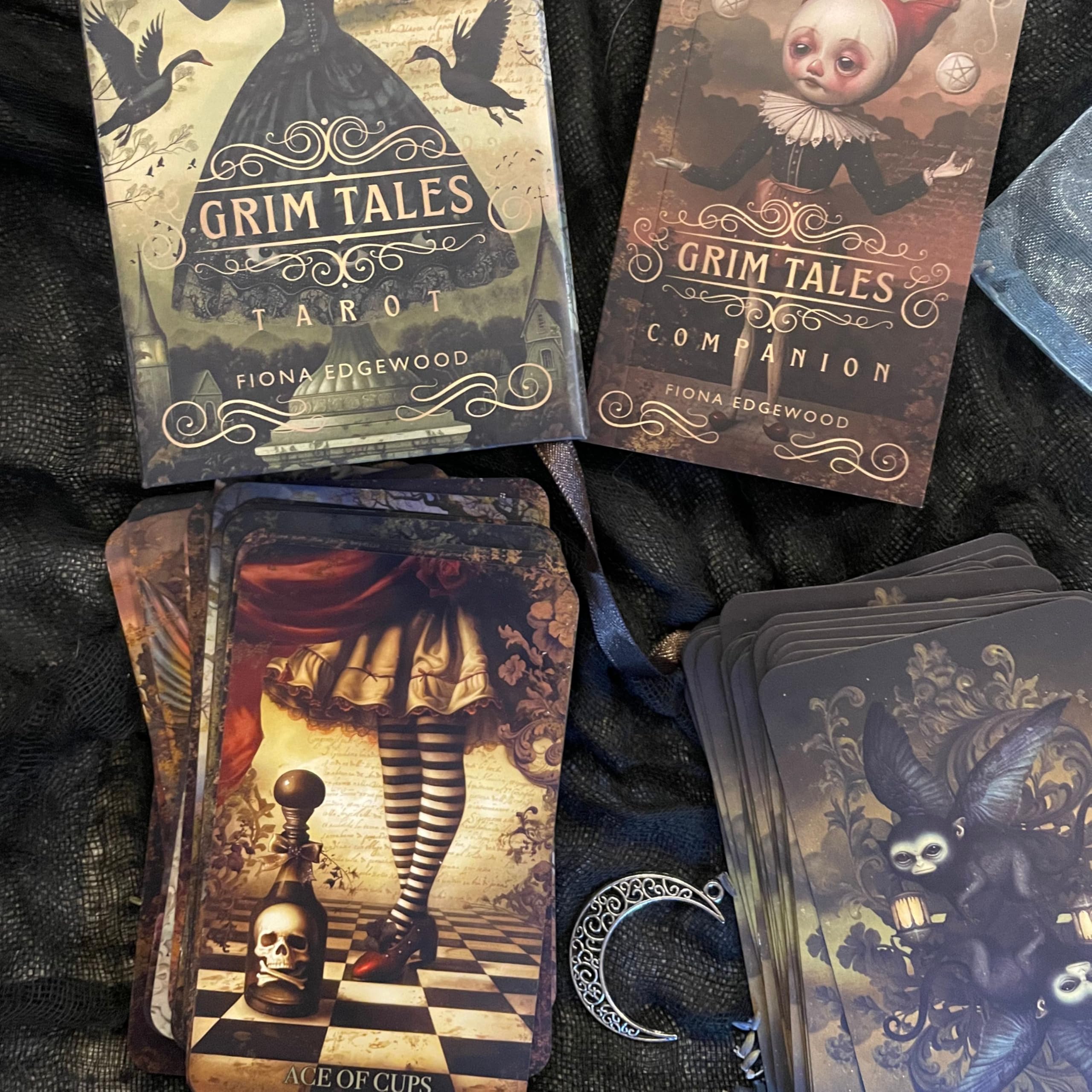 Grim Tales Tarot: 78 Cards and 188-Page Guidebook