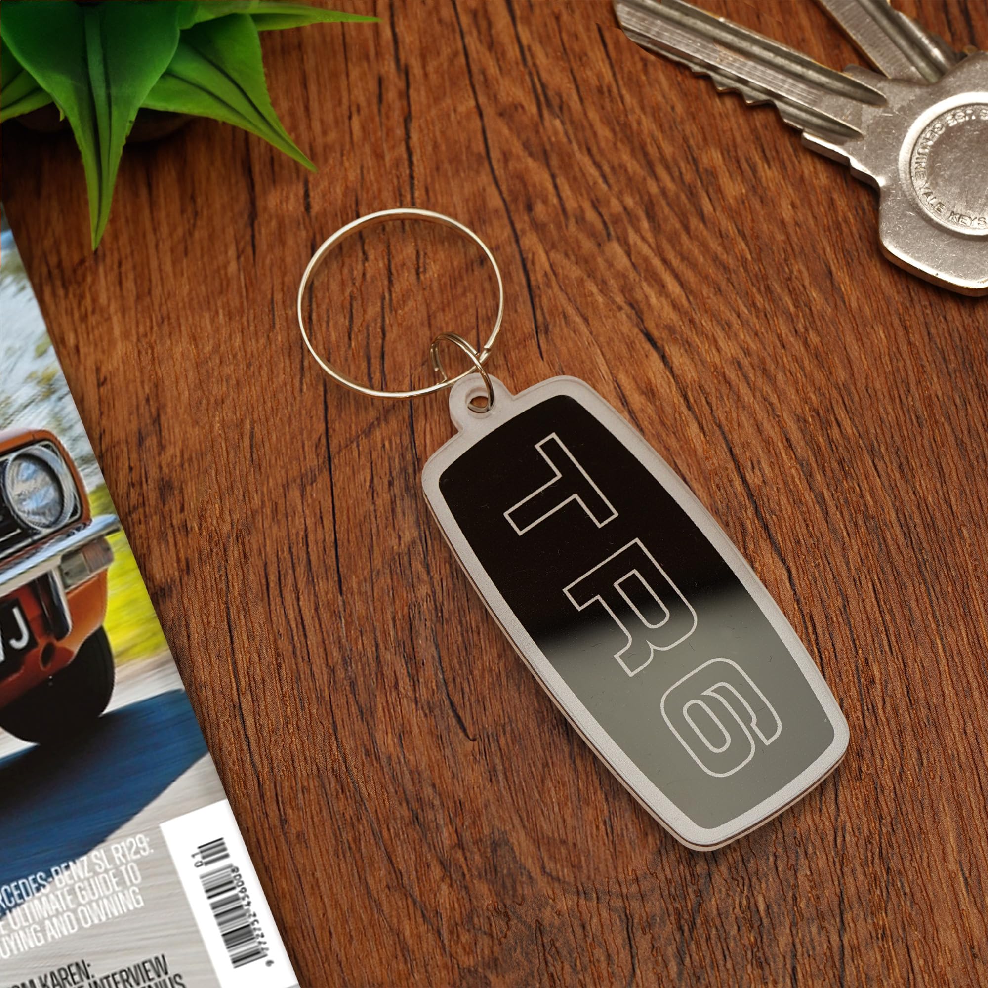 Triumph TR6 Keyring Classic British Car Keychain OFFICIAL LICENCED PRODUCT — view 5