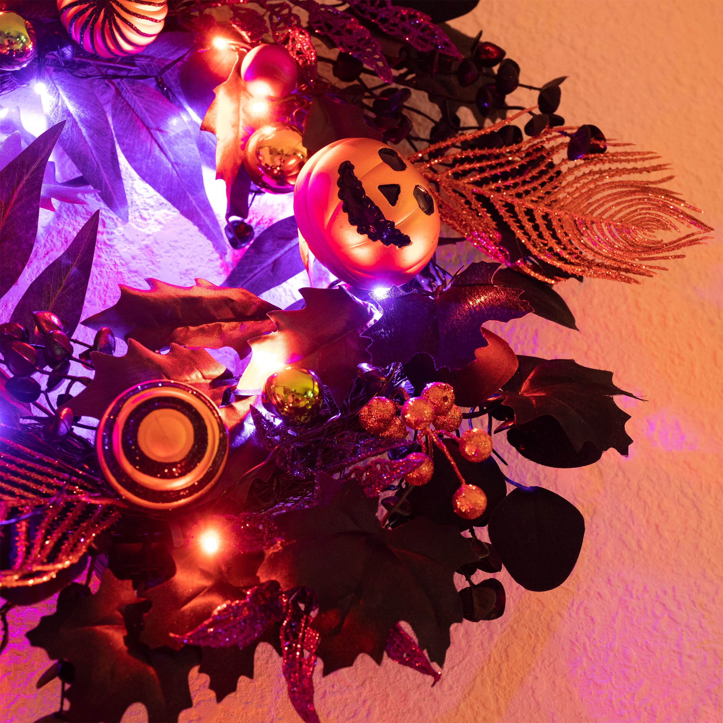 Valery Madelyn Corona de Halloween para puerta delantera con luces, corona de calabaza preiluminada de 18 pulgadas, decoración de Halloween para el hogar, porche, centro de mesa, ventana, interior