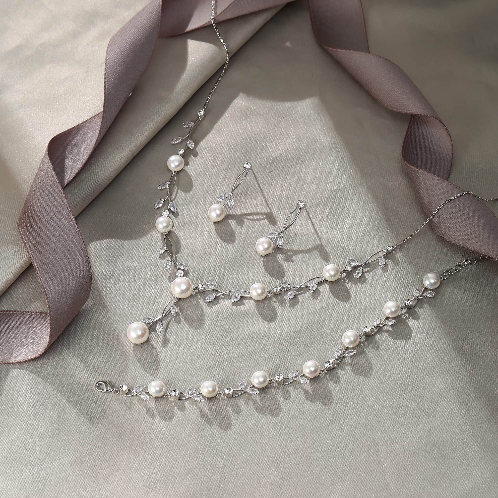 EVER FAITH Set di 3 gioielli per sposa, placcato argento chiaro, zirconcio e perla simulata, filigrana foglia, collana, orecchini, bracciale