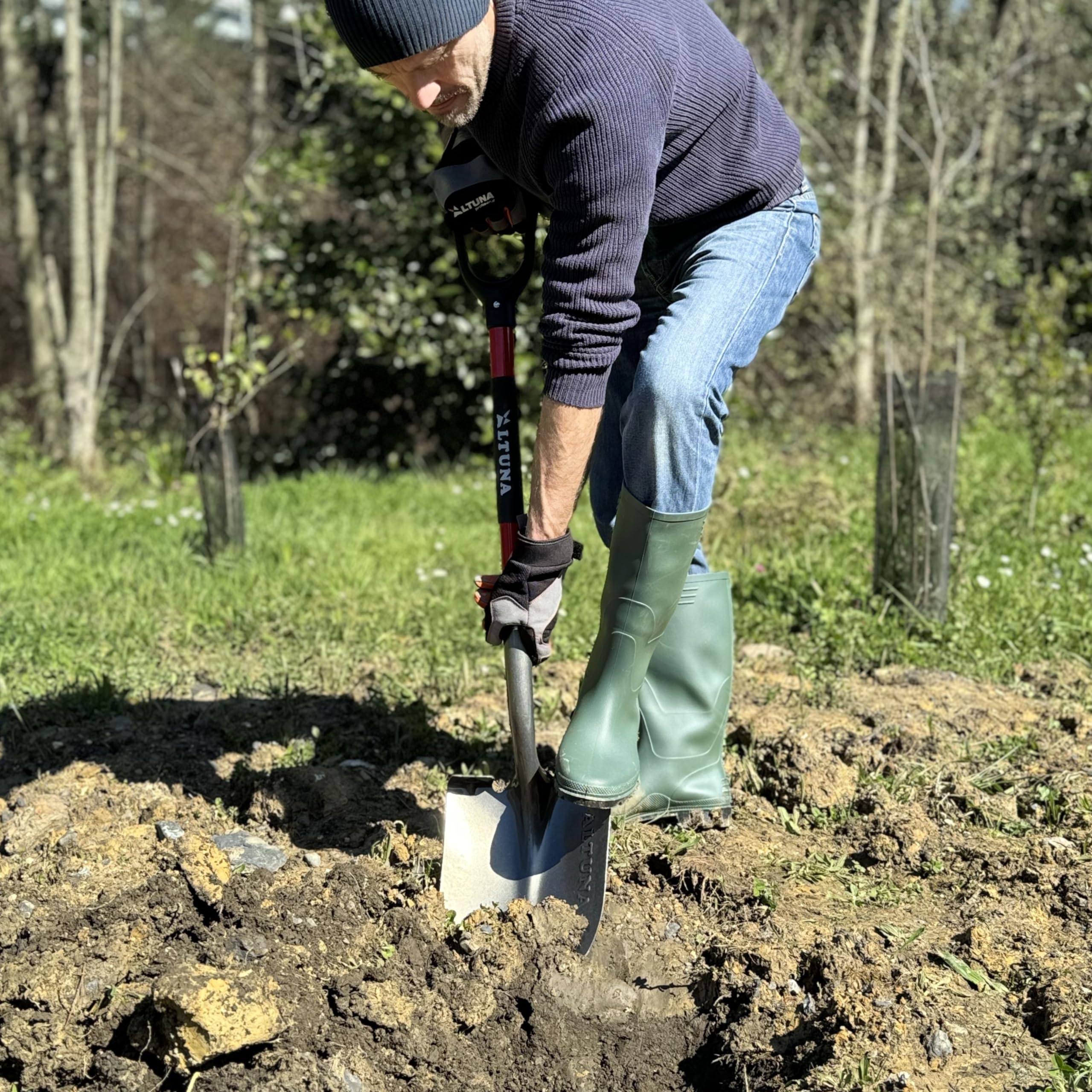 Pala di Giardinaggio di Alta Resistenza - 25 x 29 x 105 cm - Modello Professionale - Capacità Extra Forte con Manico in Fibra di Vetro - Testa Forgiata - Ideale per Lavori e Agricoltura - Altuna