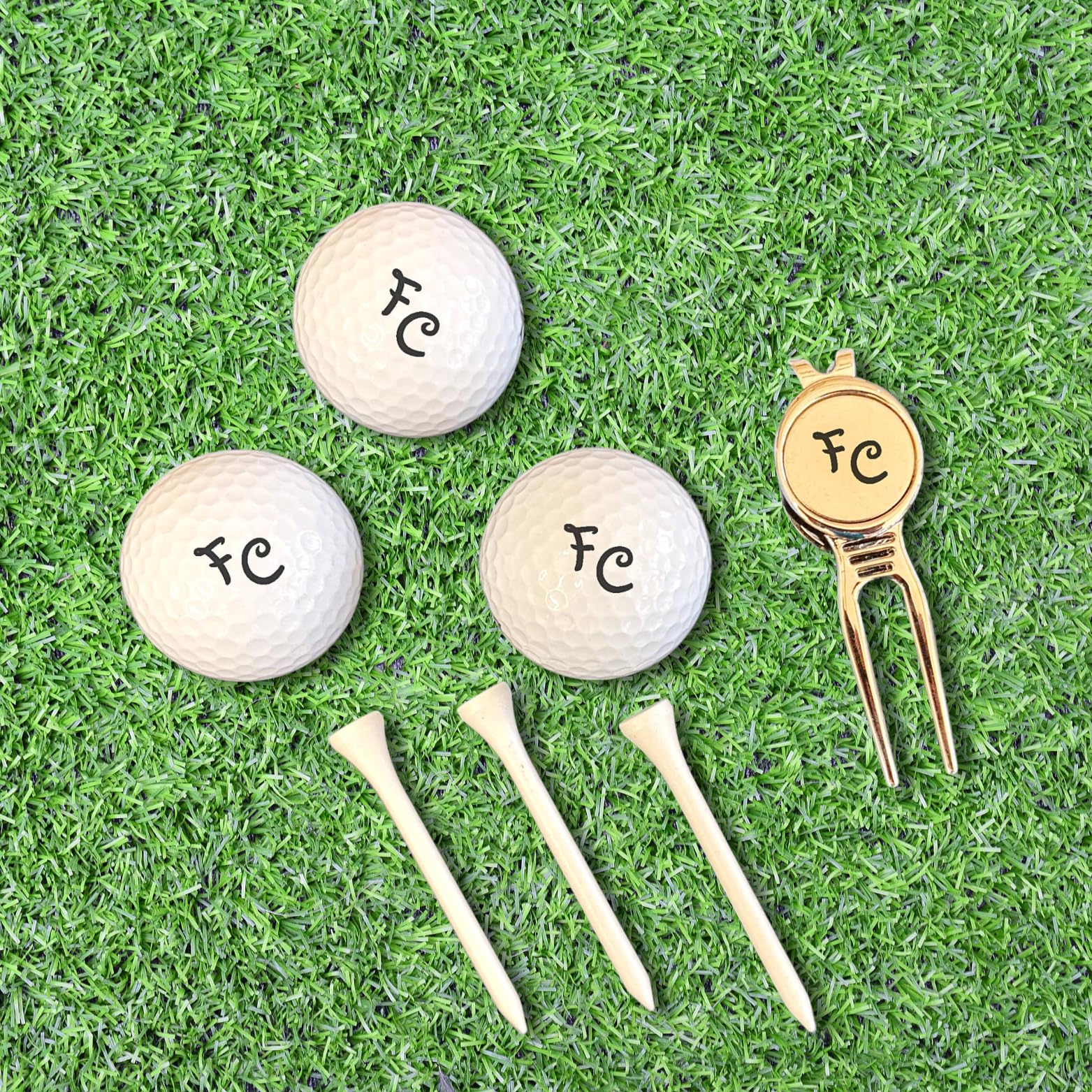 Juego de pelotas de golf con iniciales personalizadas, 3 pelotas de golf Wilson y 3 tees en caja de regalo, color blanco