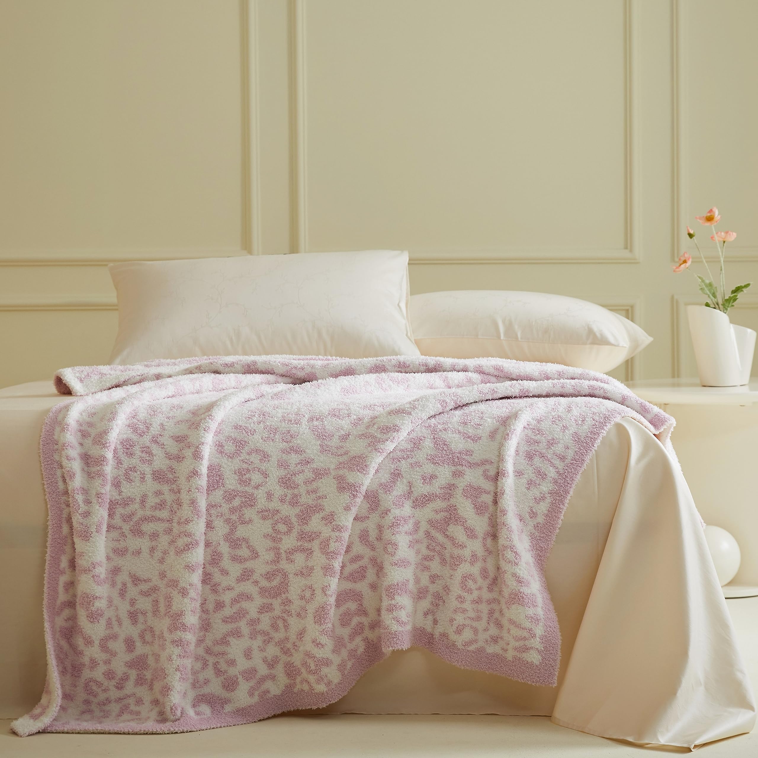 MIDO HOUSEMicrofiber Throw Blanket for Couch Chic Leopard Bed Throws Fuzzy Warm Cheetah Blanket Reversible Pink Throw Blankets for Home Decor 60 x 79 inch …