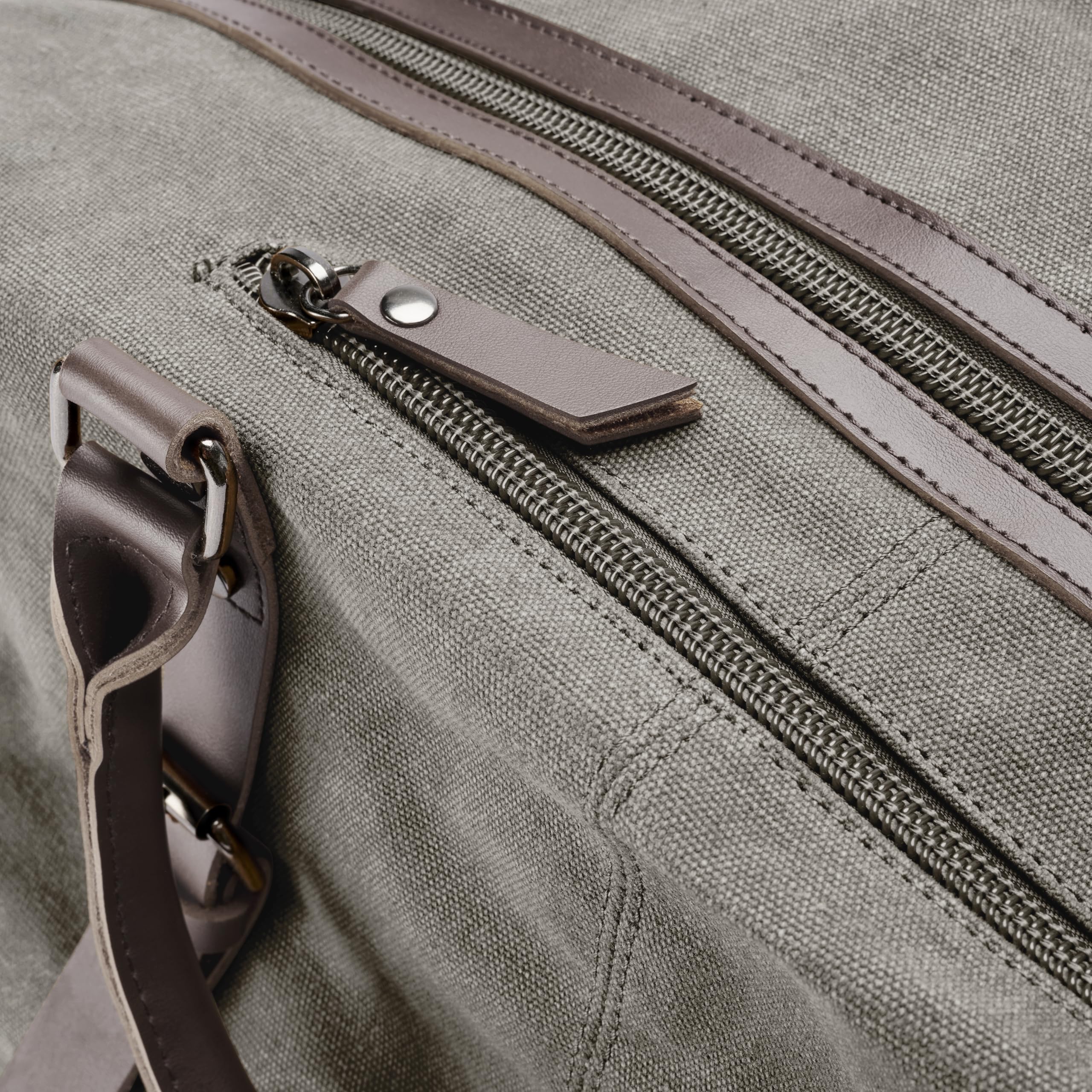 Trendhim Reisetasche Herren | 40L Duffel Bag aus Canvas & braunem Leder | Dänisches Design | Weekender Sporttasche für Reisen, Freizeit & Fitness