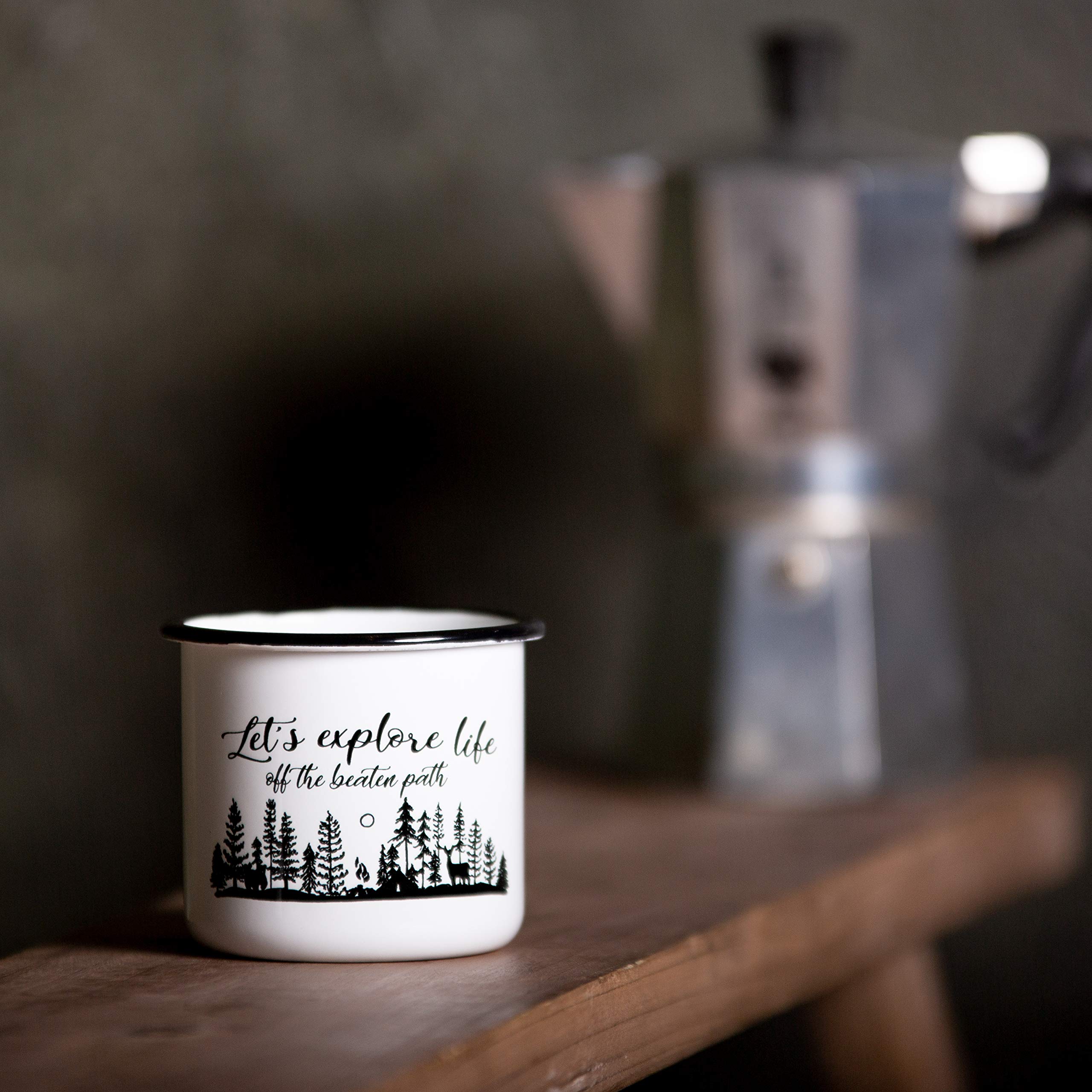 MUGSY Tazza smaltata con scritta Let's Explore Life, attrezzatura da campeggio e all'aperto, tazza smaltata, motivo foresta | 300 ml