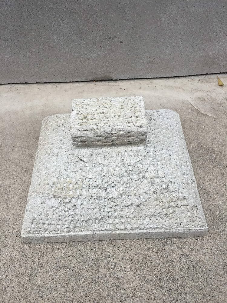 灯籠２本　大谷石？　関西　引取歓迎　近郊自家配送可　料金別途 灯籠2本 大谷石？ 関西 引取歓迎 近郊自家配送可 料金別途 灯籠2