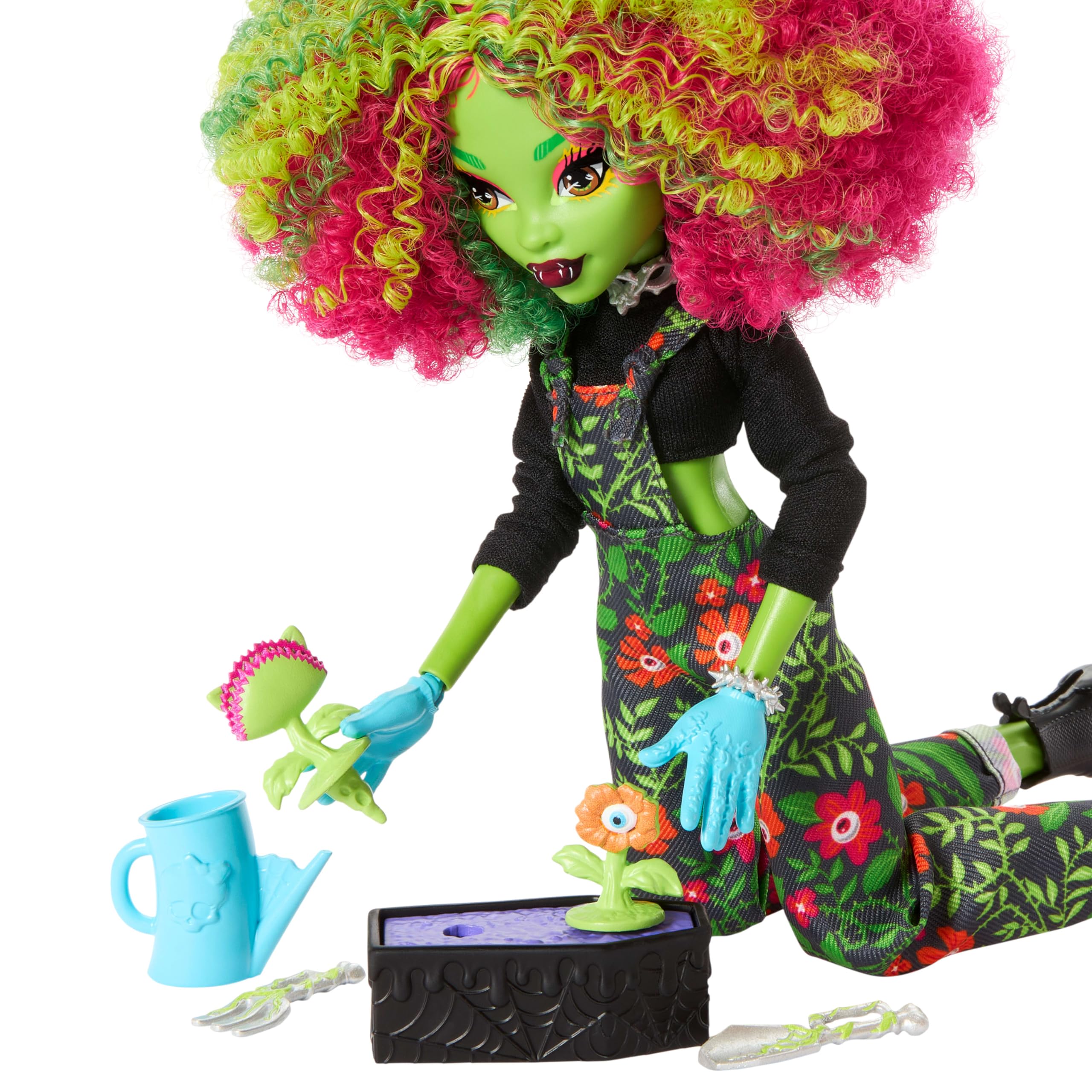 Monster High Diario monstruoso Venus McFlytrap Conjunto de muñeca y accesorios con temática del club de jardinería horripilante con una chaqueta de estilo universitario, JDR59