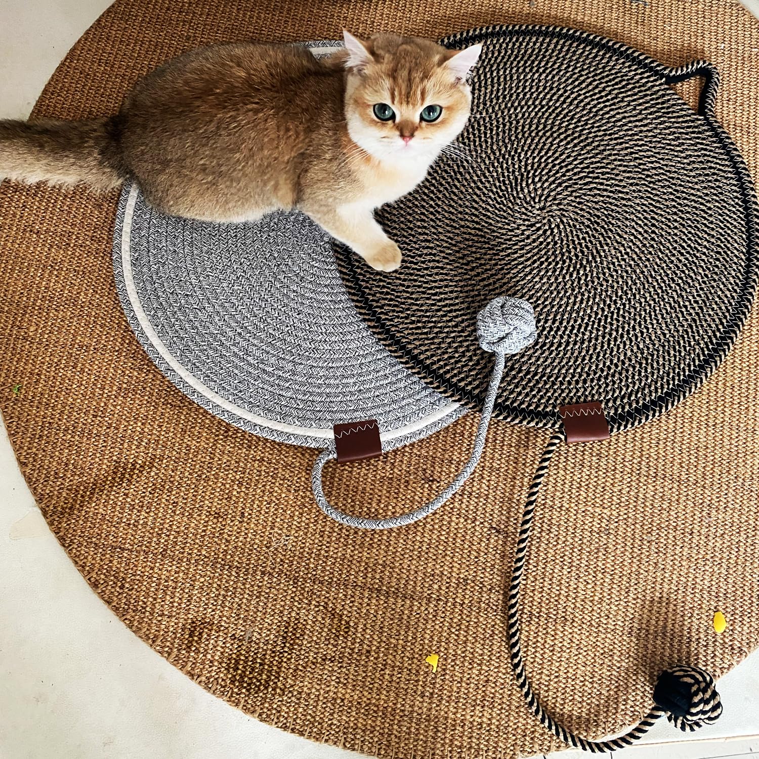 Paquete de 2 alfombrillas grandes para rascar gatos, almohadillas de cuerda de algodón natural con juguete, almohadilla rascadora para gatos de 19.6 pulgadas, ideal para rayar, jugar, relajarse