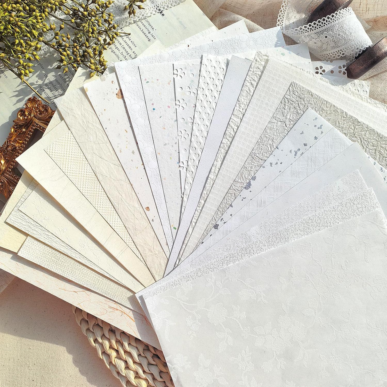 30 Sheets A5 White Textured Scrapbook Paper and Mesh Fabric Mix, Scrapbook Supplies for Junk Journaling, Scrapbooking, Card Making Supplies, Decorative Paper for Crafts & Mixed Media Art