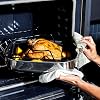 HexClad Hybrid Roasting Dish with Rack 25 x 35 cm Stainless Steel Roasting Dish for Induction and Oven Dishwasher and Oven Safe up to 480°C Non-Stick Coating Ideal as a Duck and Goose Roaster Also for Barbecuing