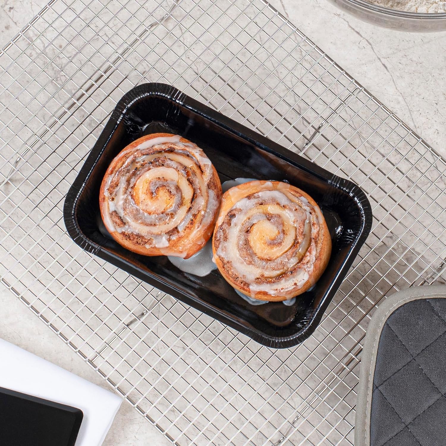 Restaurantware Baking Tray 100 Pack of 32 oz Greaseproof Oven-Safe Disposable Baking Tray Rectangular Food Container Paper