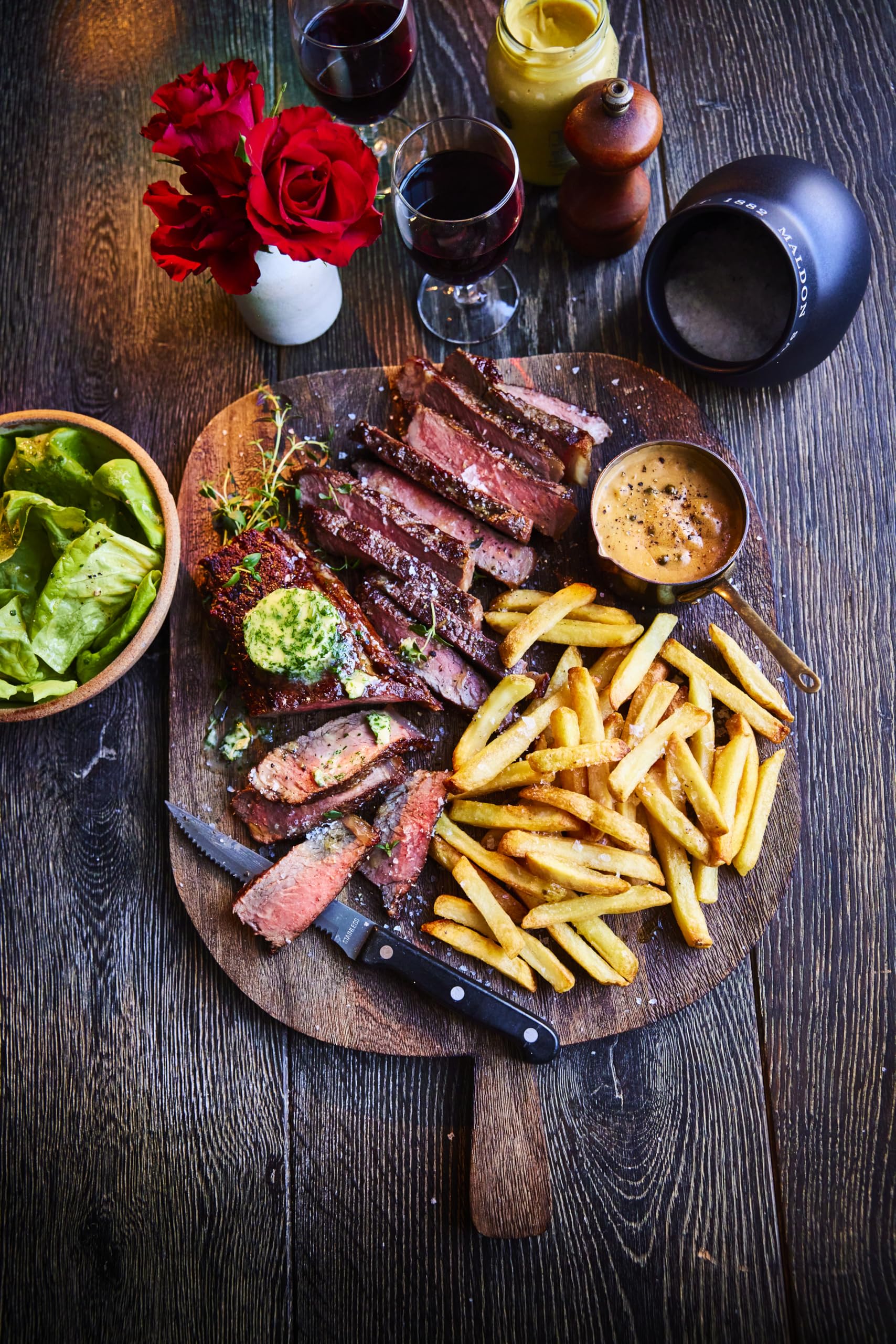 Maldon Salt - Cerdo de cerámica | Hecho de cerámica de calidad con un diseño clásico | Complemento perfecto para la cocina o el comedor | Negro