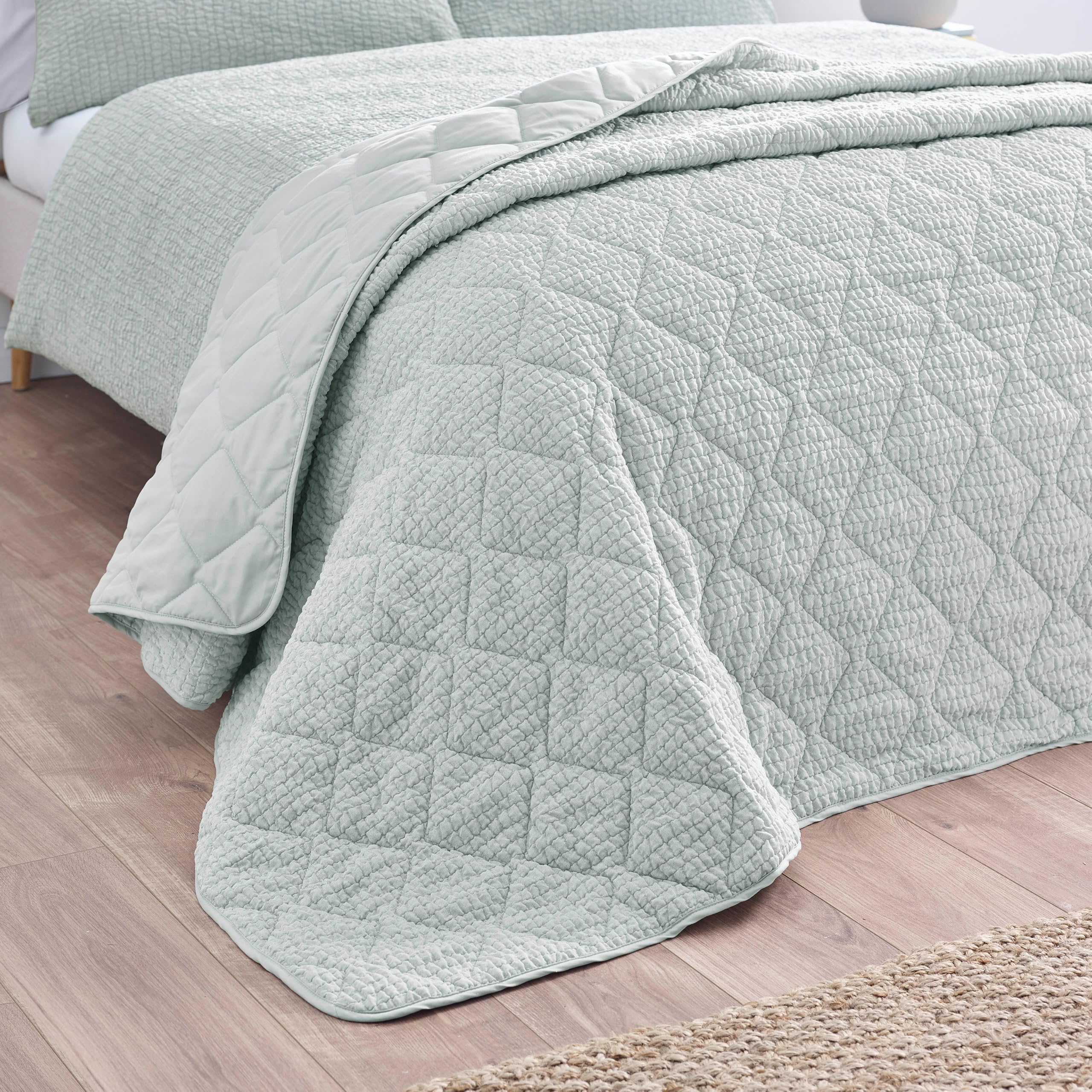 Catherine Lansfield Crinkle Seersucker Texture Bedspread
