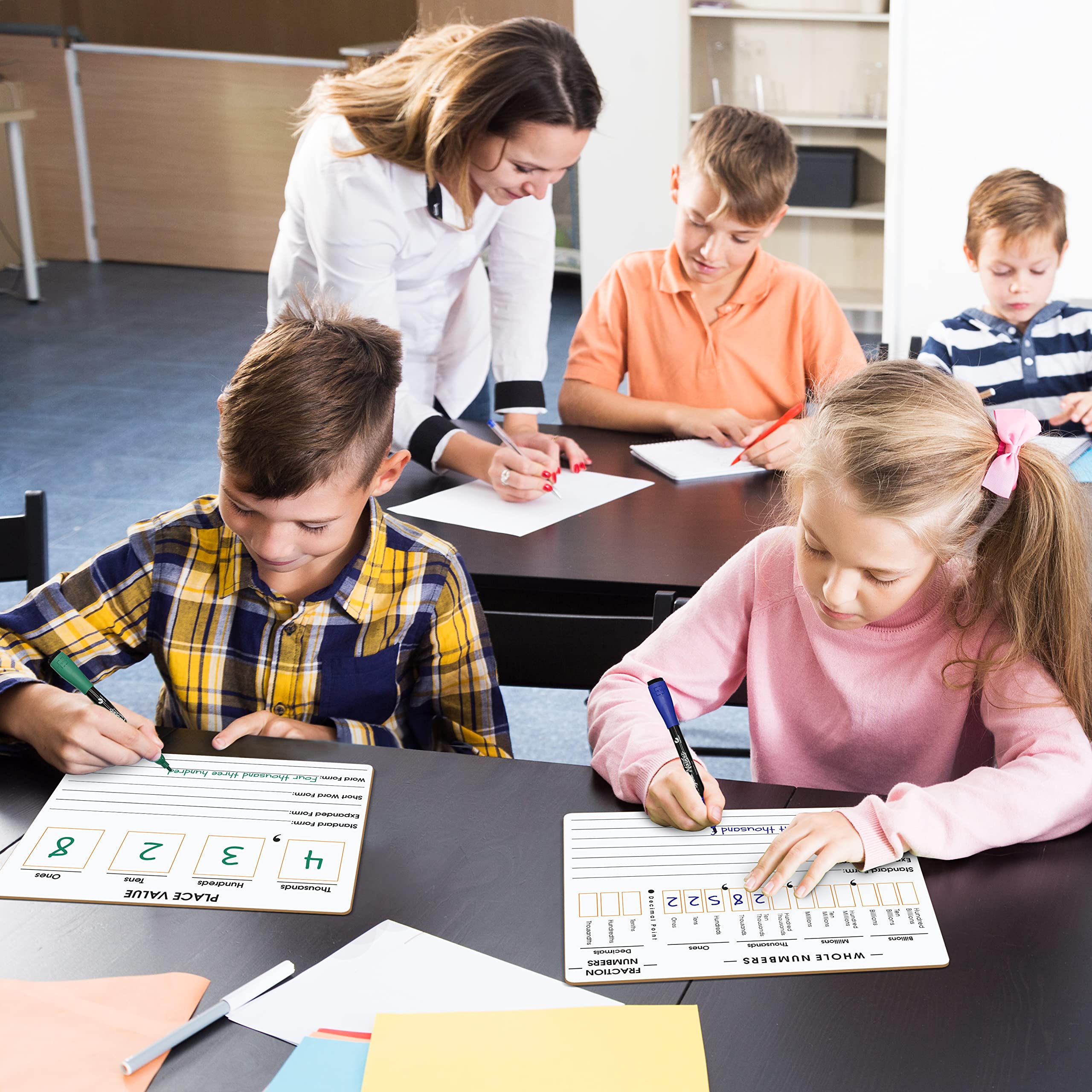 SCRIBBLEDO Place Value Board 22,9 x 30,5 cm Lavagna a doppia faccia cancellabile a secco per bambini per insegnare valori di luogo da miliardi a numeri decimali, lapboard manipolativo per matematica,