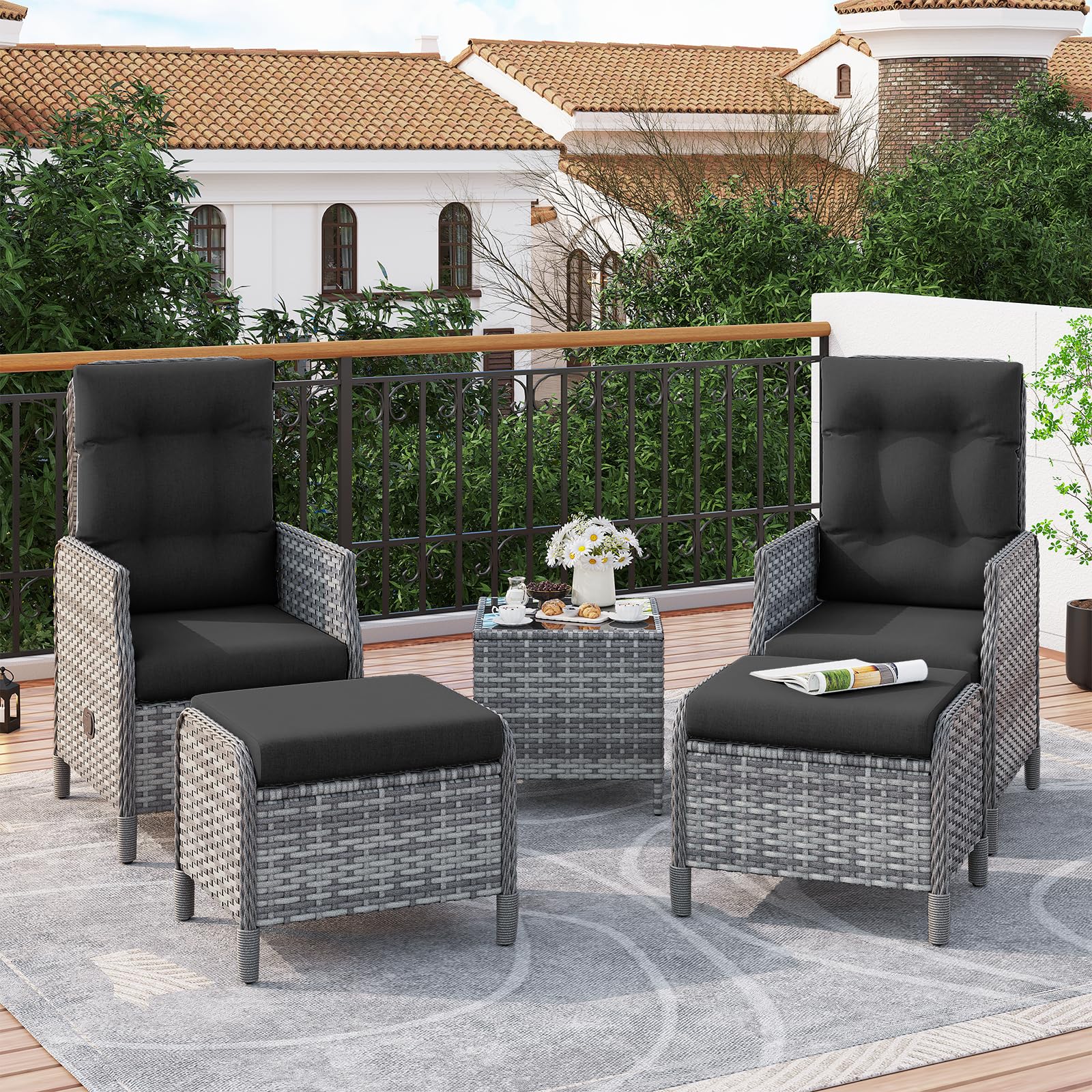 Amopatio Rattan Gartenmöbel Set mit 2 Verstellbarem Rattan Sessel, 2 Hocker & Glastisch, Wetterfest Lounge Möbel Outdoor mit Softkissen, für Garten,Terrasse & Balkon, Grau-meliert & Schwarz Bezüge