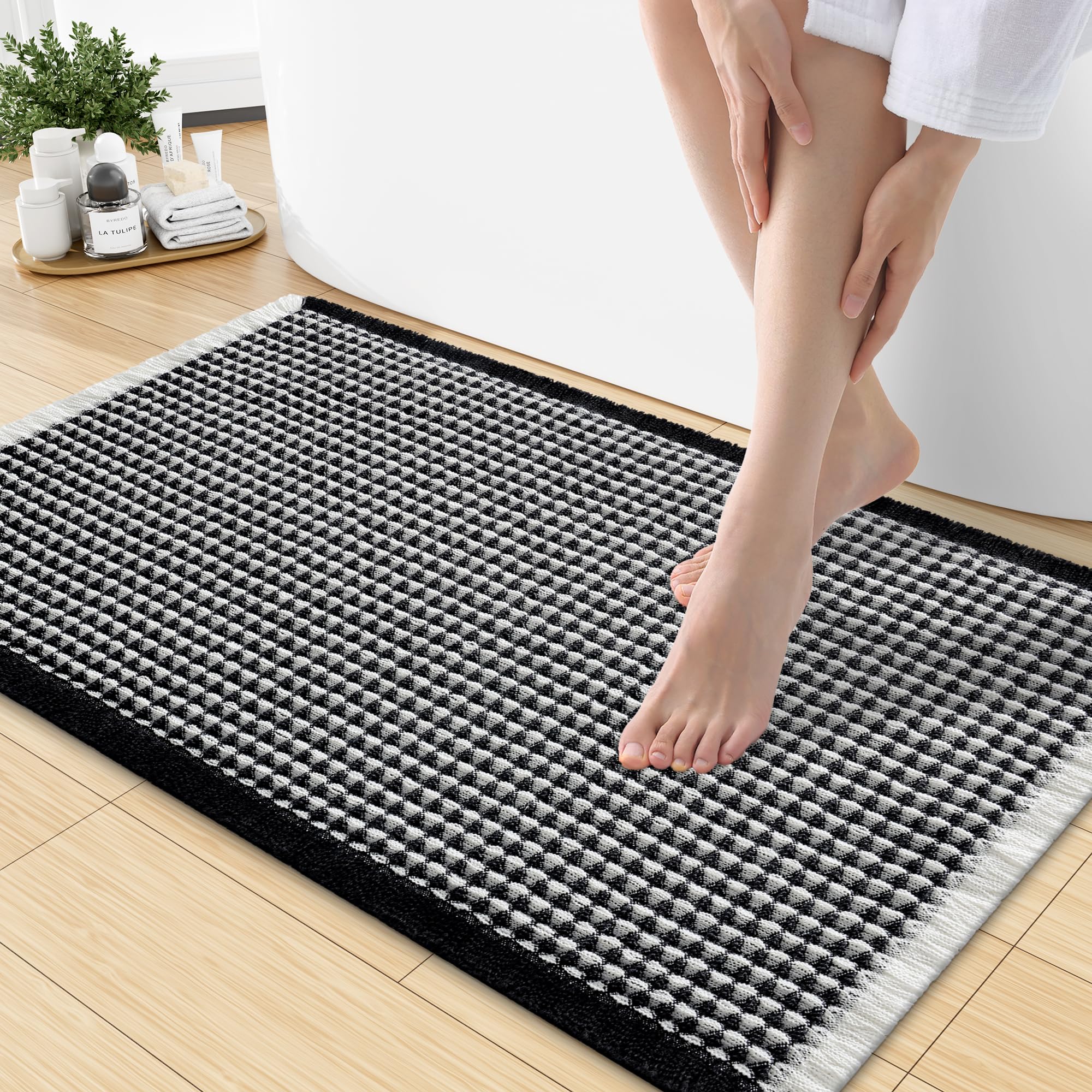 Smiry Waffle Bath Mat 30X18, Soft Absorbent Bathroom Rugs, Black &amp; Cream