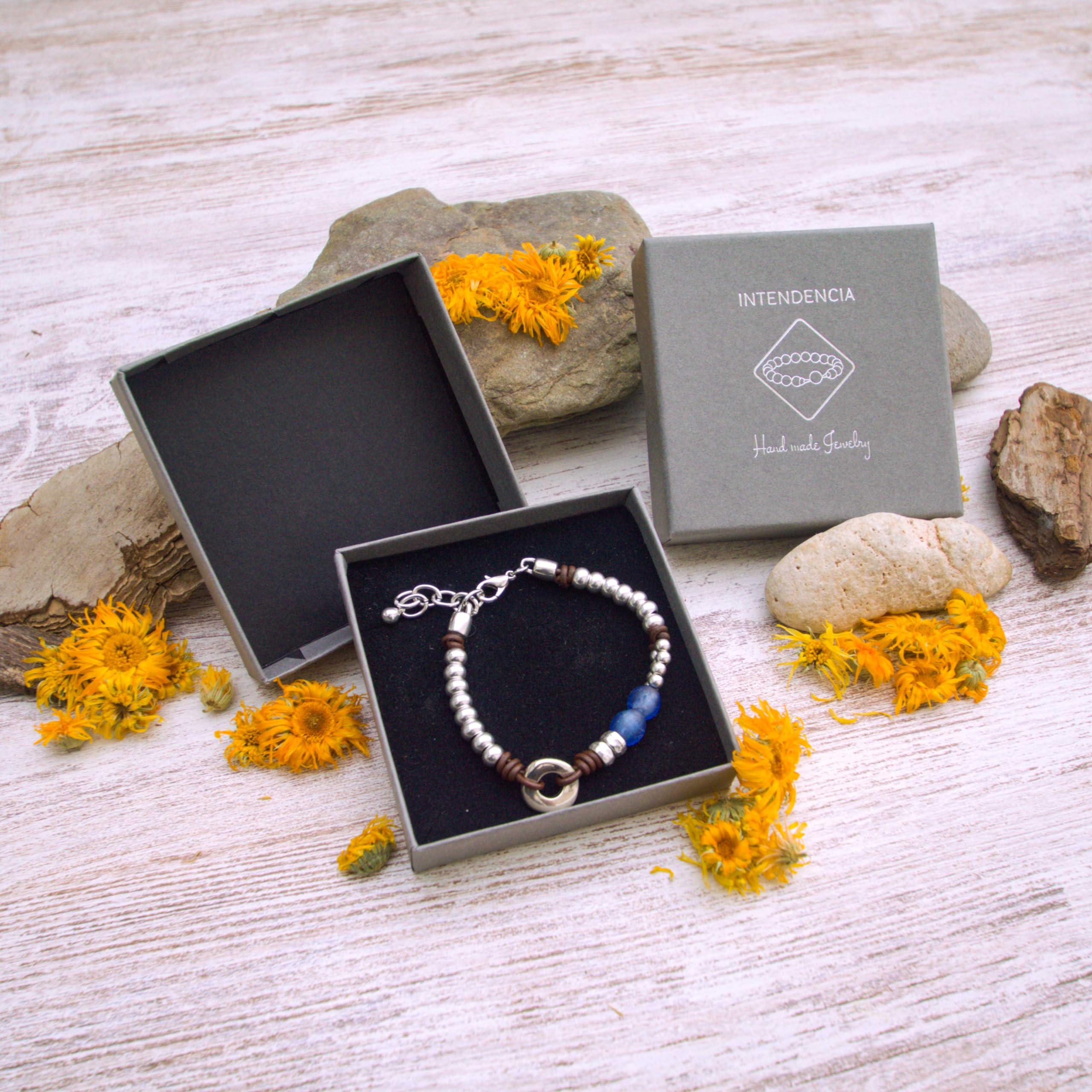 Pulsera de cuero con cristal, hecha a mano por Intendenciajewels - Pulsera de cristal - Pulsera de cuero - Pulsera de mujer - Pulsera ajustable de 16-19,5 cm.