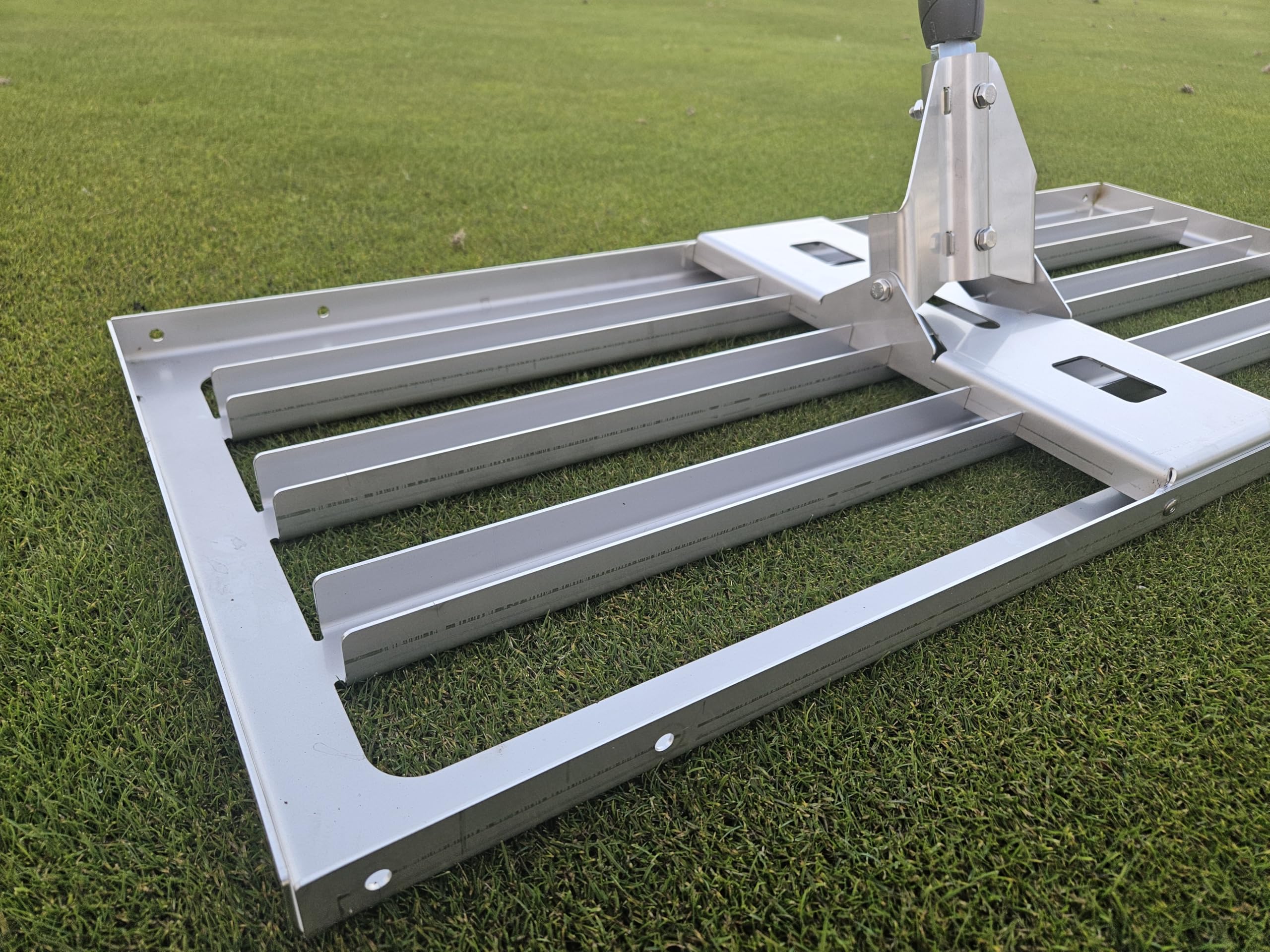 Edelstahl Rasenrakel L in 80cm Breite und Adapter für Gardena Systemaufnahme.