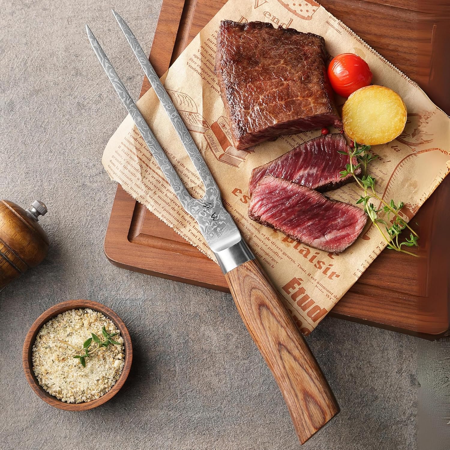 Wakoli EDIB Pro Tranchiergabel 18 cm aus 67 Lagen Damaststahl mit VG10 Kern | Fleischgabel mit Pakkaholzgriff und Geschenkbox, zum sicheren Fixieren, Wenden und Servieren von Braten, Steaks und Grillgut.